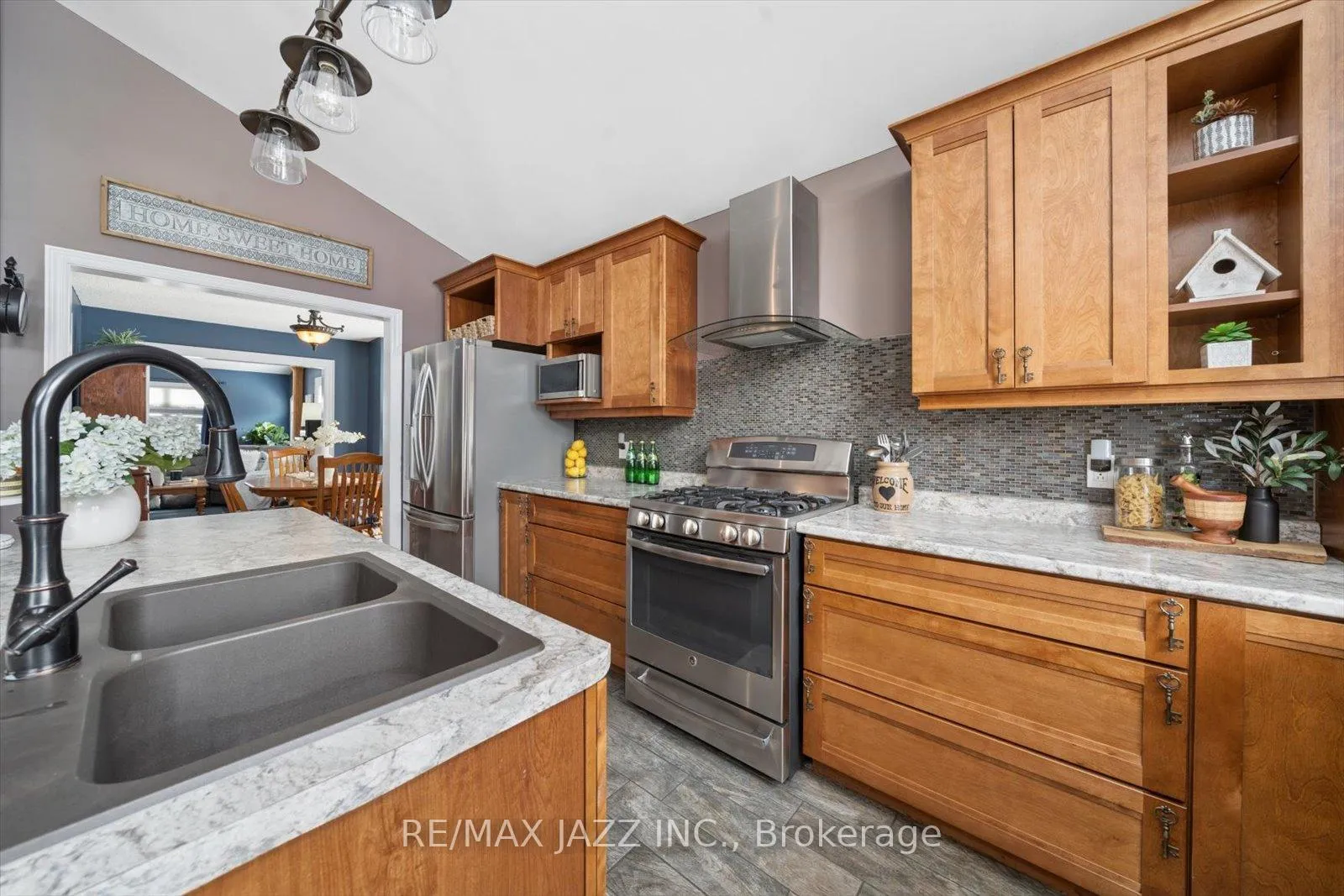 Photo 19 of 566 Masson Street, Oshawa, O'Neill — HOMEH