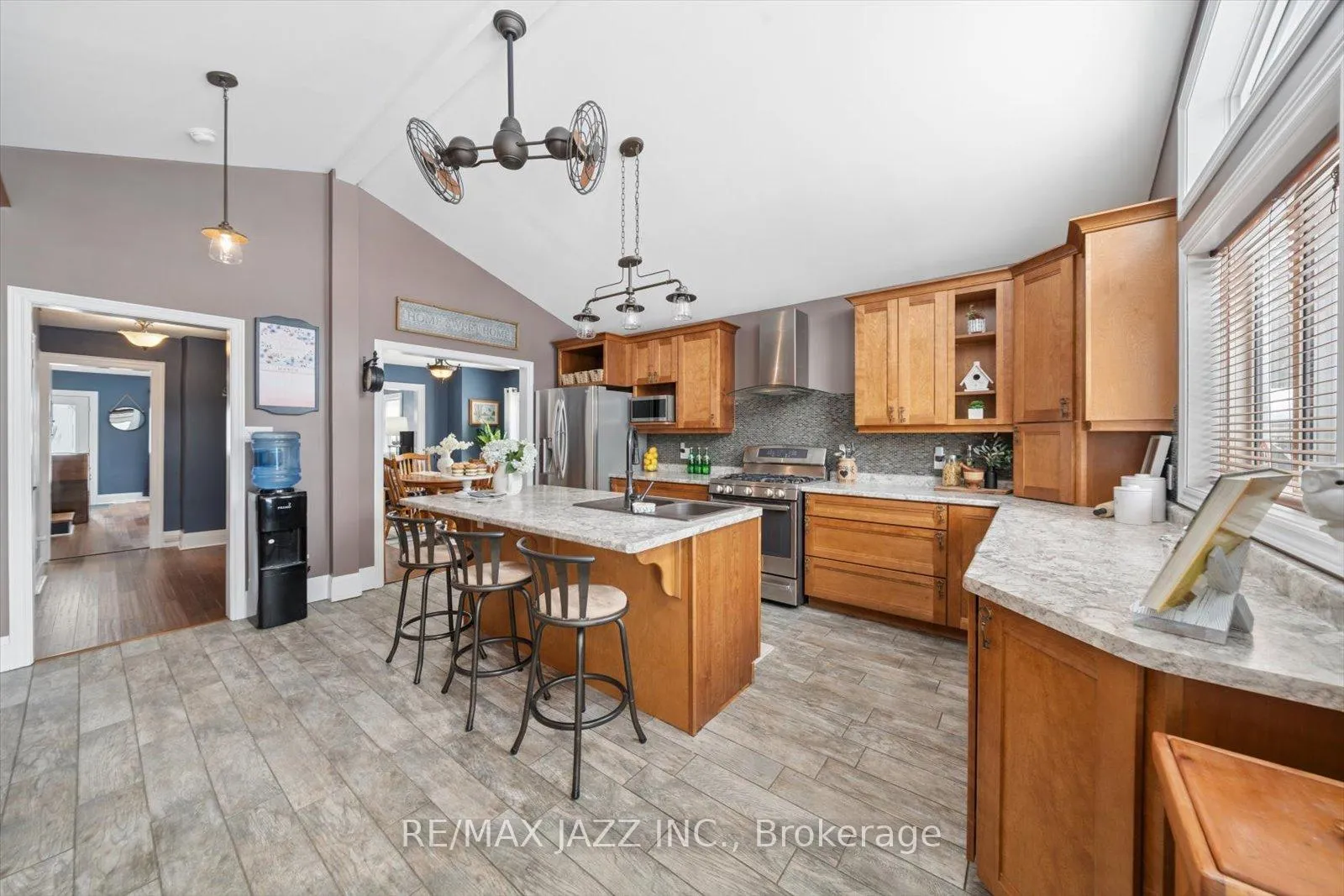 Photo 20 of 566 Masson Street, Oshawa, O'Neill — HOMEH