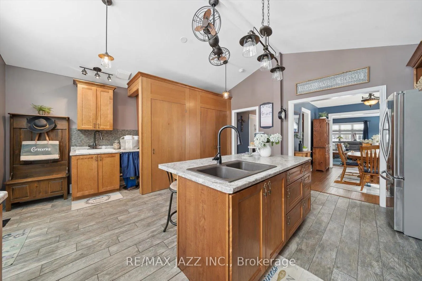 Photo 21 of 566 Masson Street, Oshawa, O'Neill — HOMEH