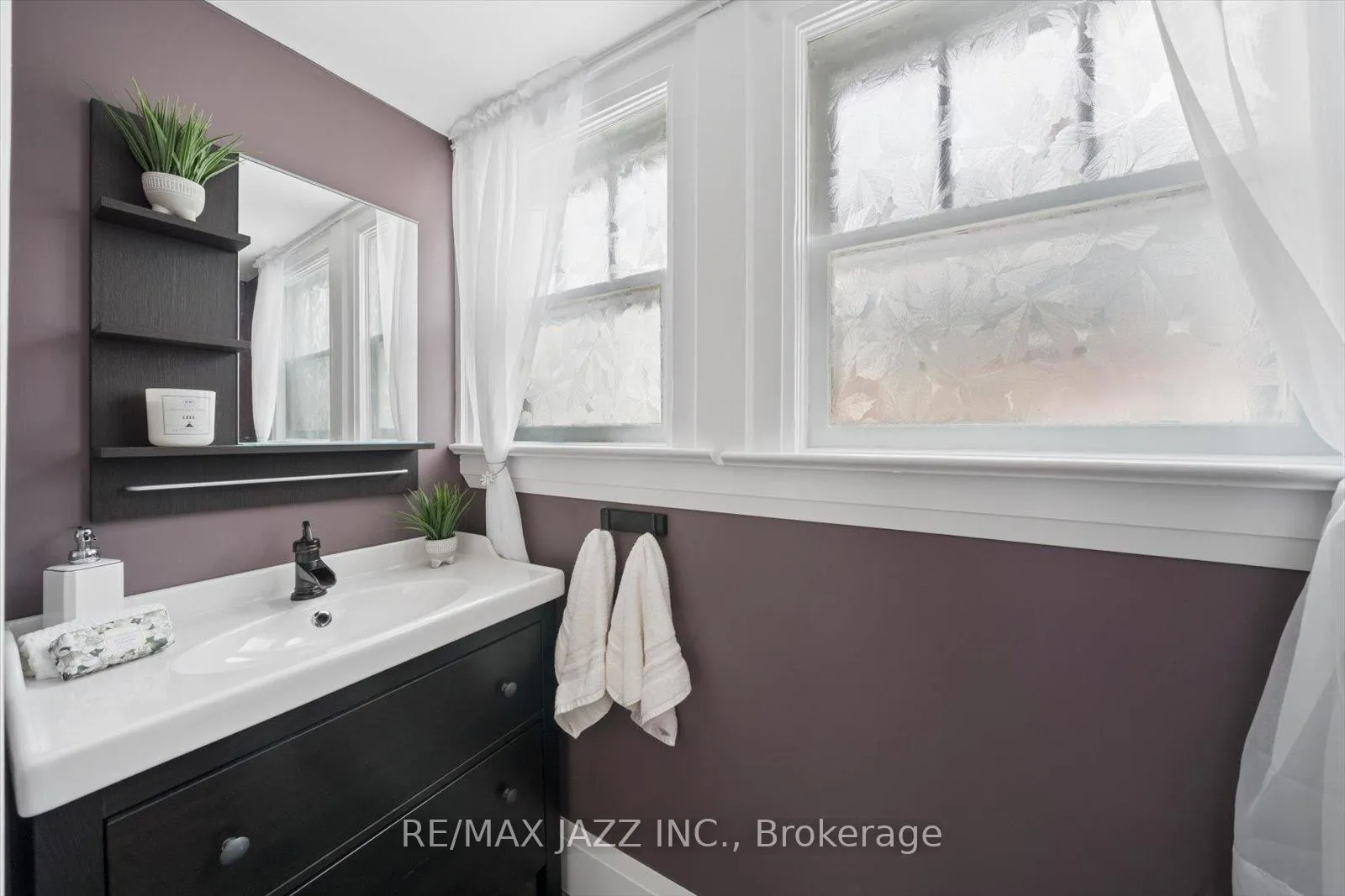 Photo 26 of 566 Masson Street, Oshawa, O'Neill — HOMEH