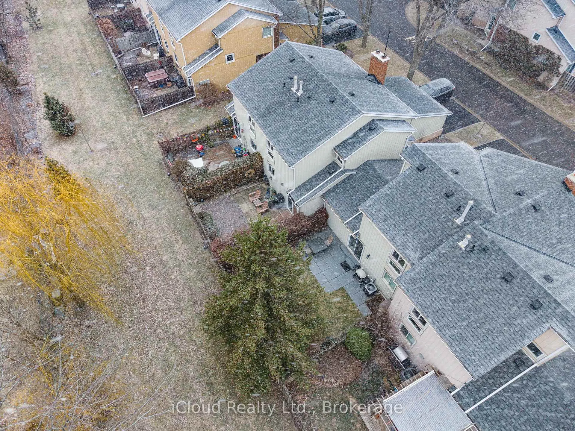 Photo 4 of Unit 4, 2385 Woodward Avenue, Burlington, Brant — HOMEH