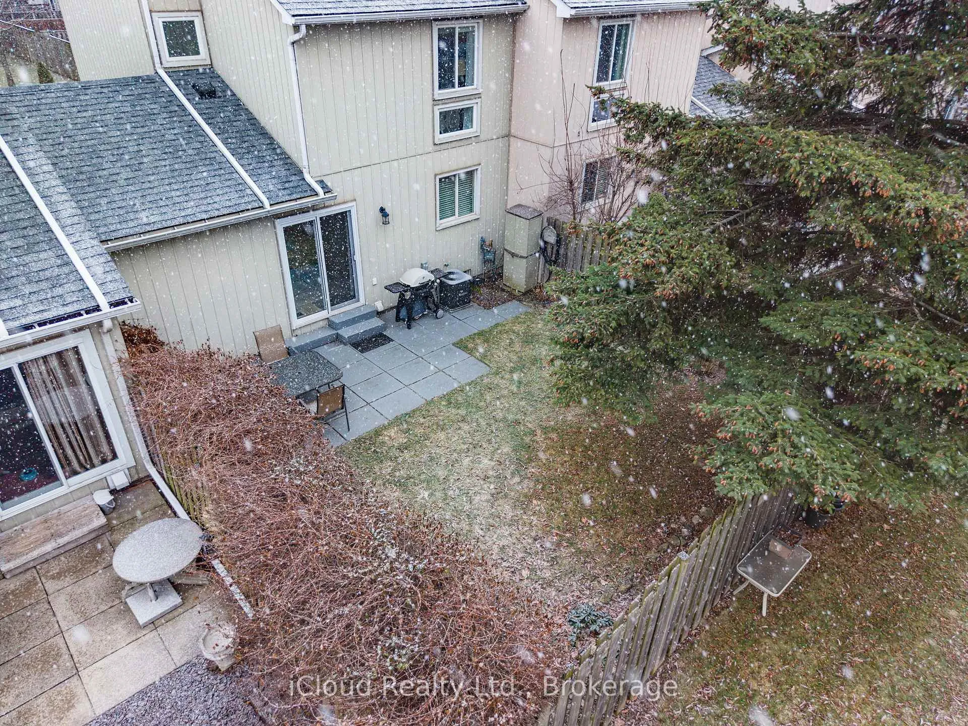 Photo 5 of Unit 4, 2385 Woodward Avenue, Burlington, Brant — HOMEH