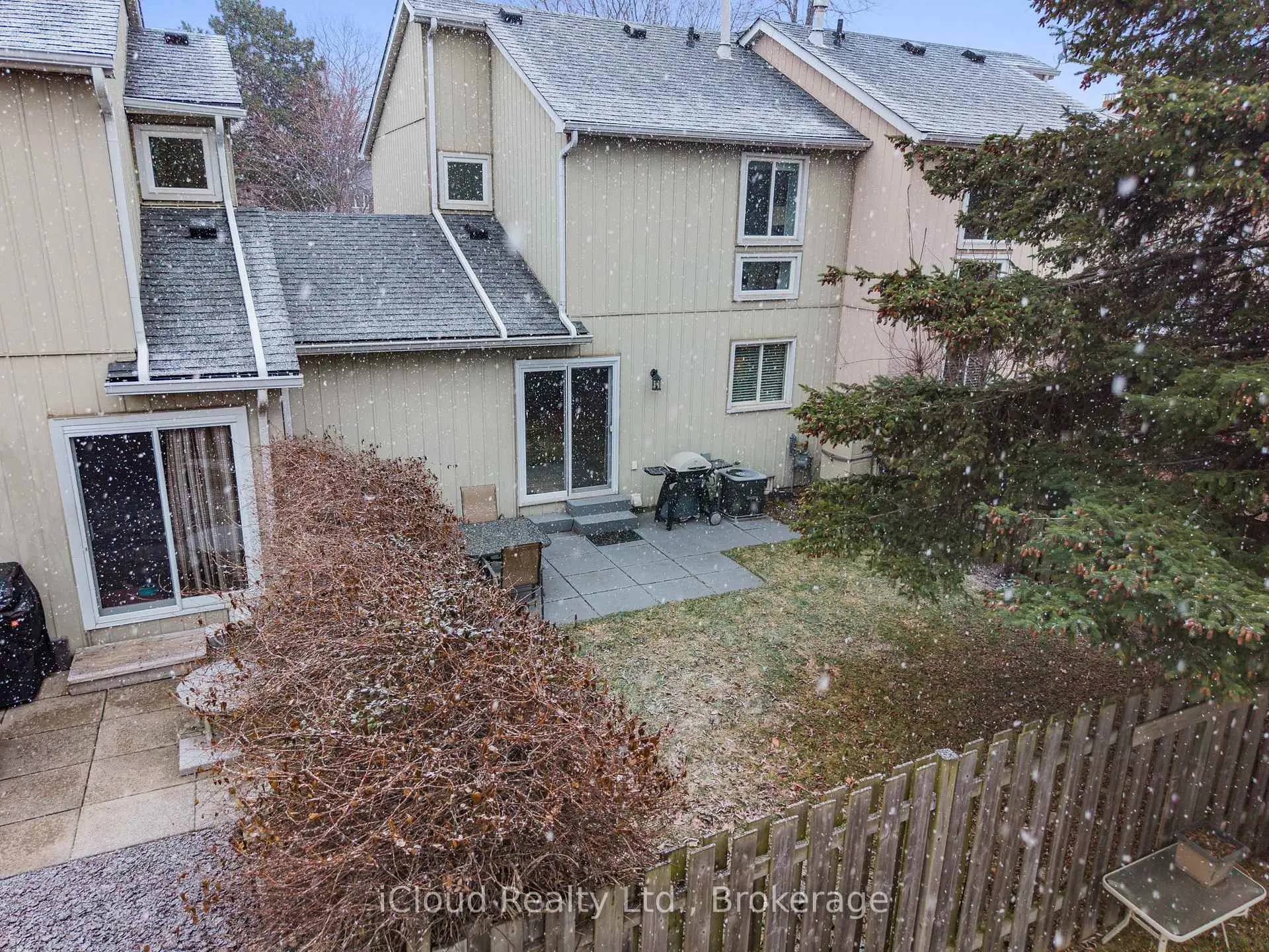 Photo 6 of Unit 4, 2385 Woodward Avenue, Burlington, Brant — HOMEH