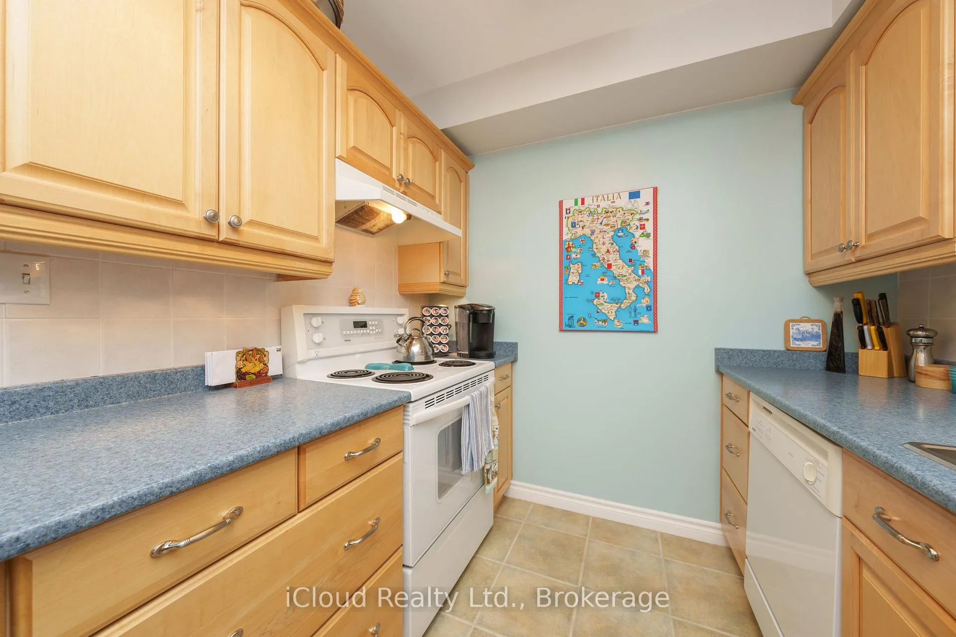 Photo 21 of Unit 4, 2385 Woodward Avenue, Burlington, Brant — HOMEH
