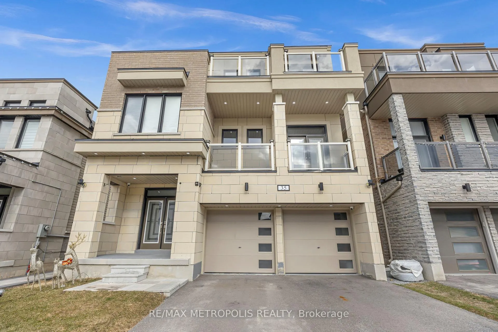 Photo 2 of 35 Clipper Lane, Clarington, Bowmanville — HOMEH