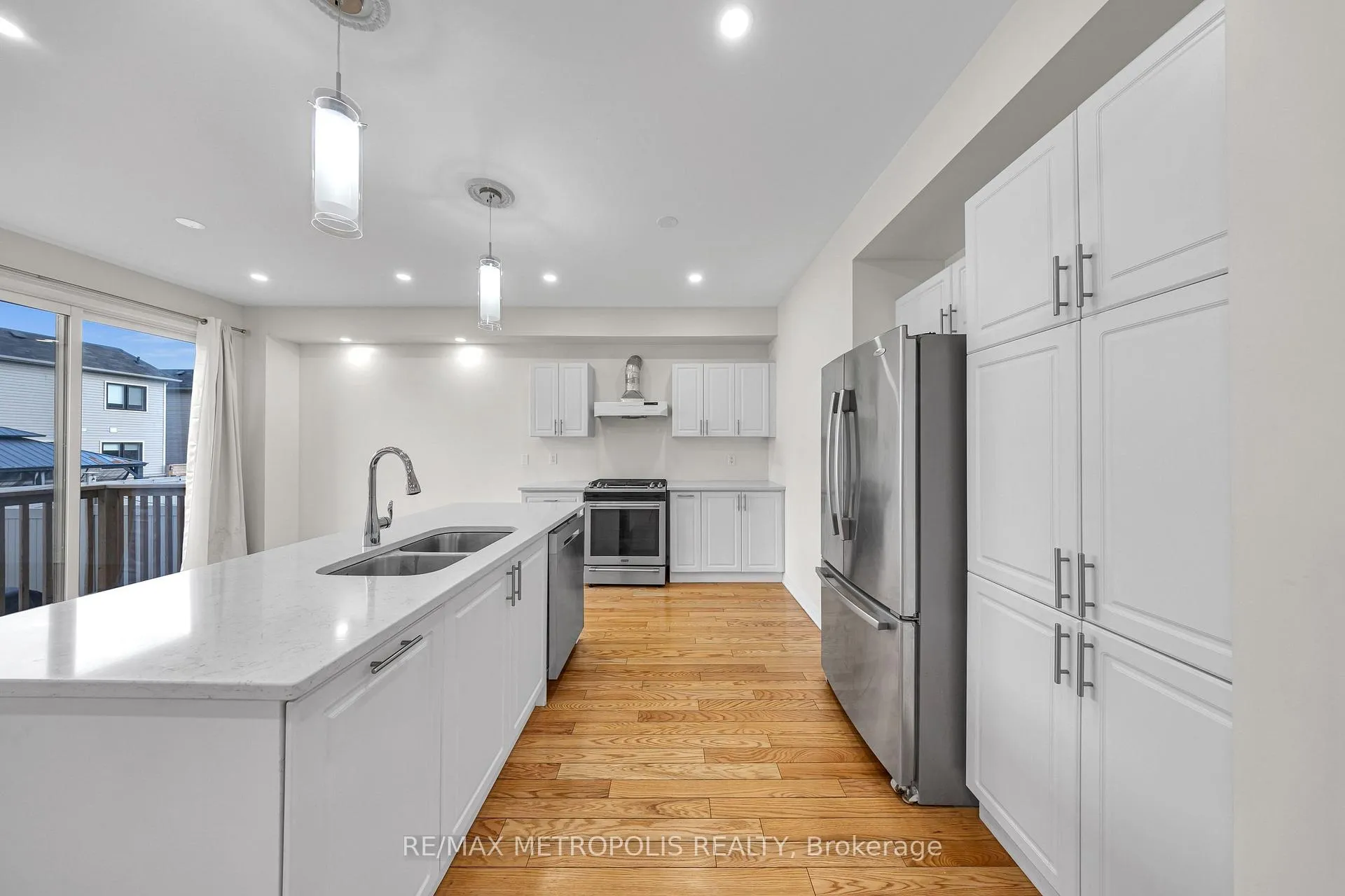 Photo 11 of 35 Clipper Lane, Clarington, Bowmanville — HOMEH