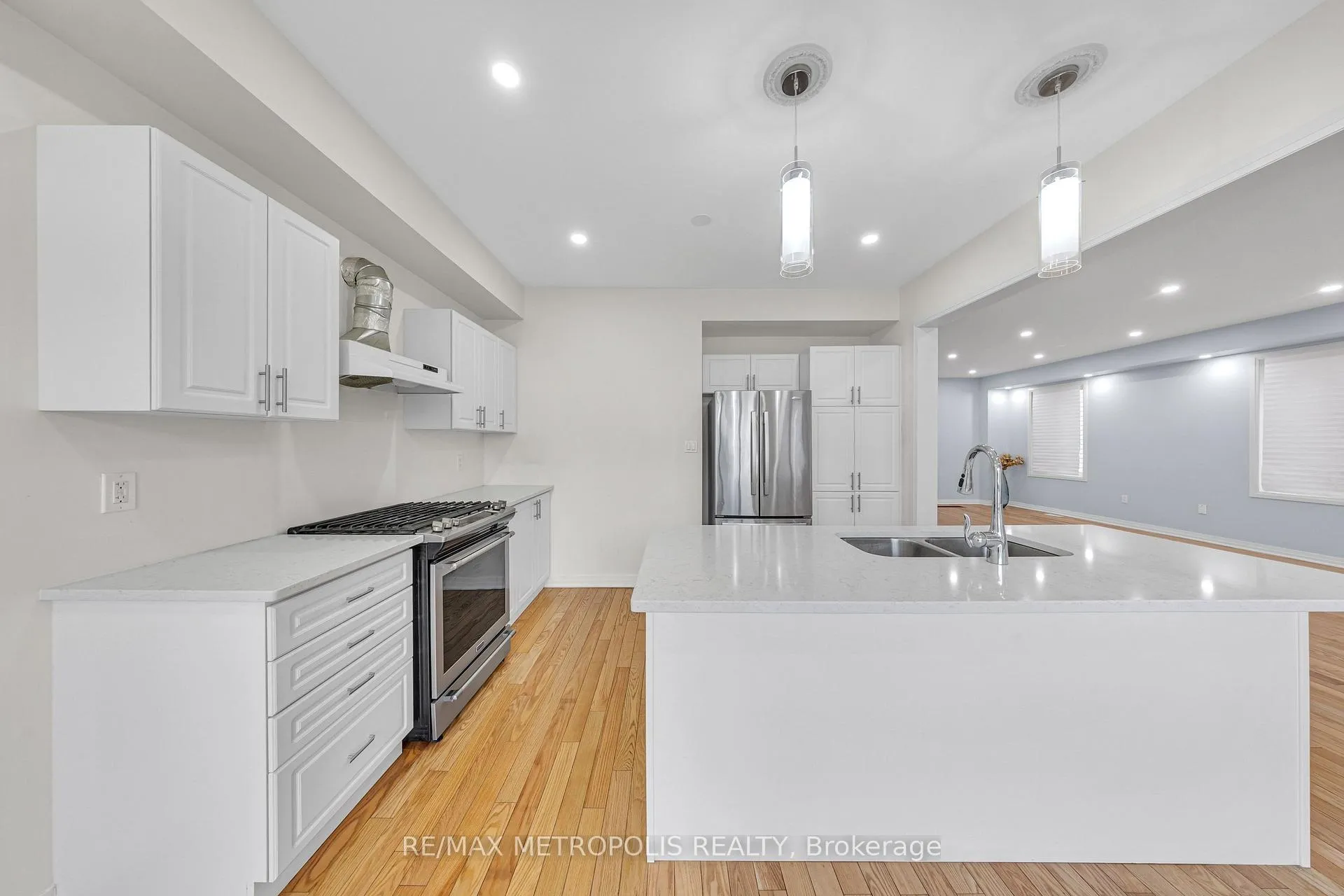 Photo 12 of 35 Clipper Lane, Clarington, Bowmanville — HOMEH