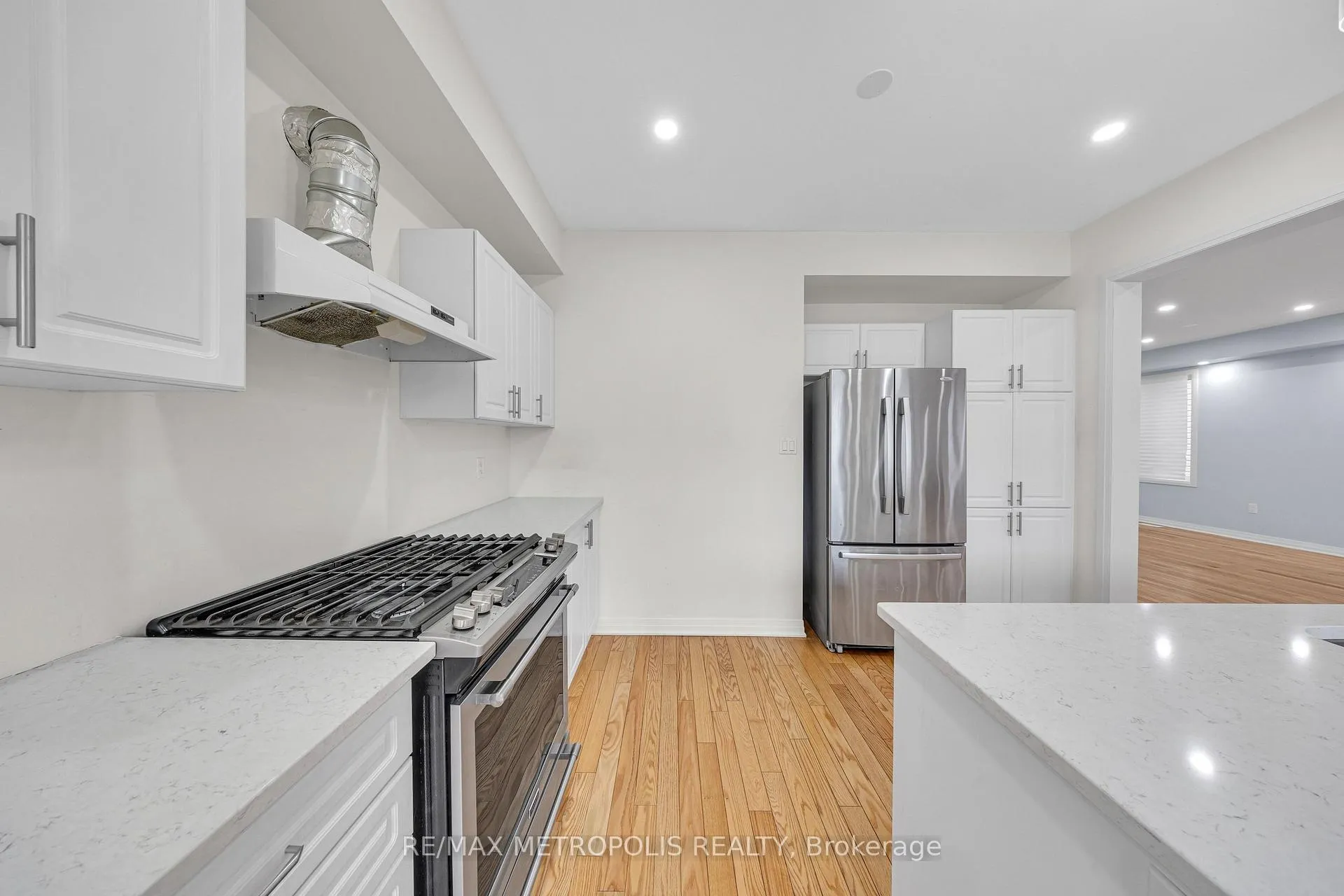 Photo 13 of 35 Clipper Lane, Clarington, Bowmanville — HOMEH