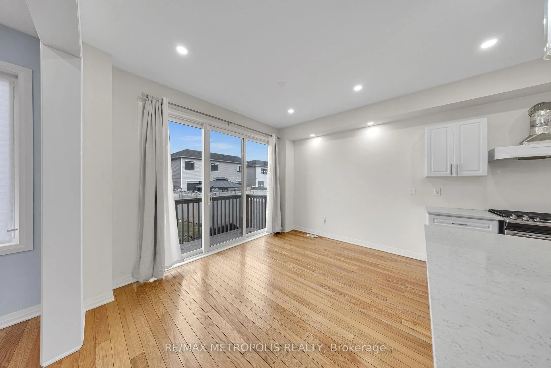 Photo 14 of 35 Clipper Lane, Clarington, Bowmanville — HOMEH