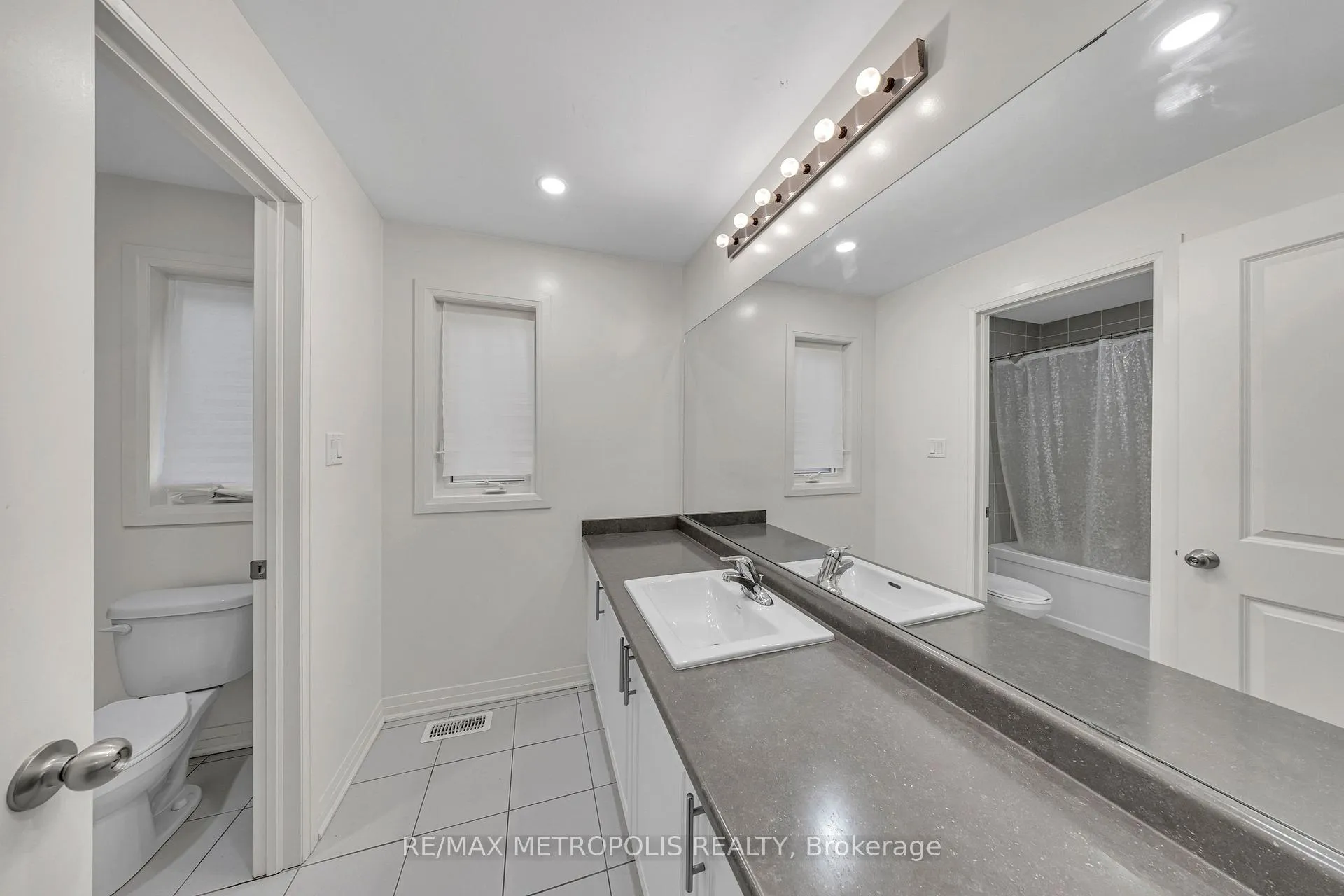 Photo 28 of 35 Clipper Lane, Clarington, Bowmanville — HOMEH