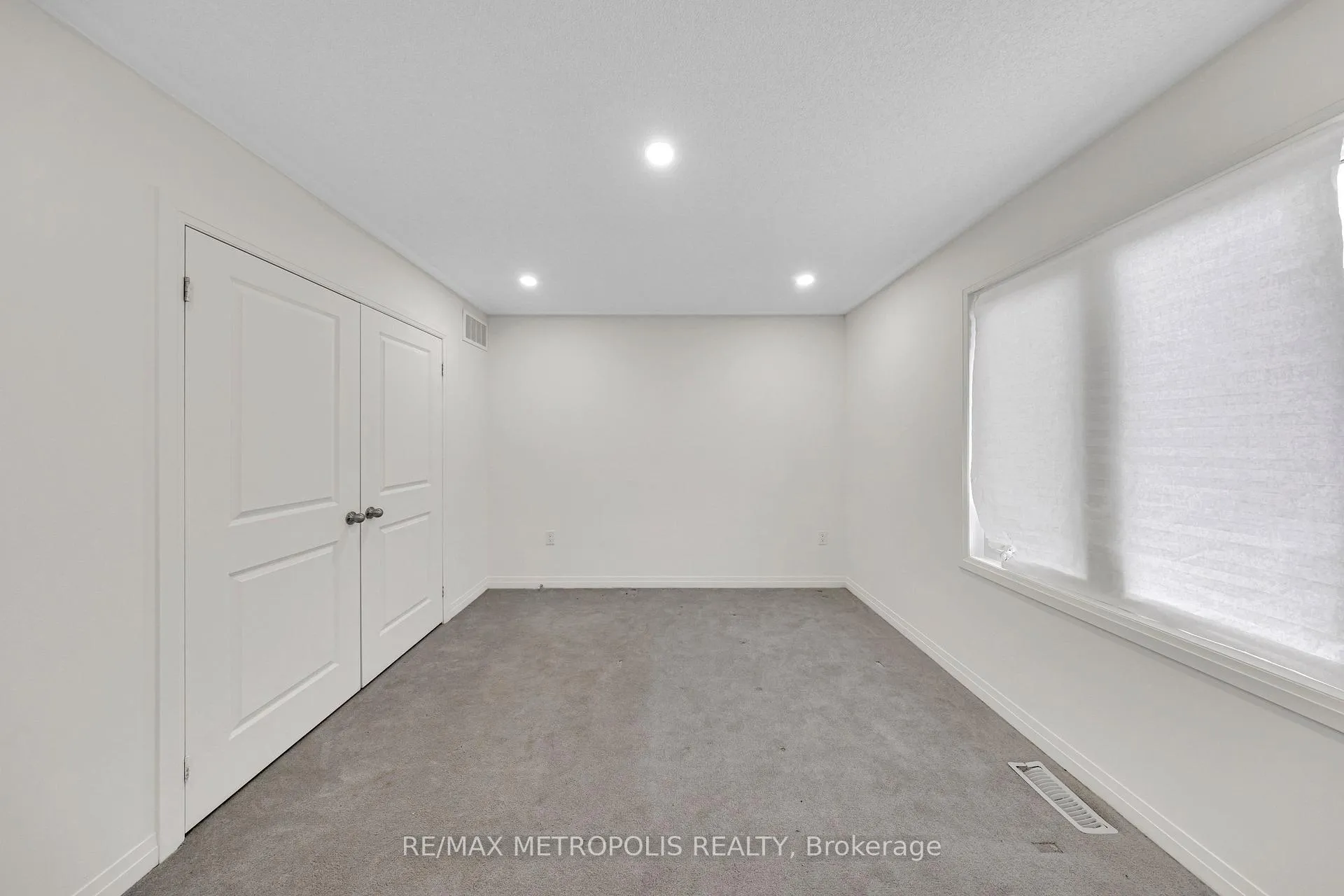 Photo 32 of 35 Clipper Lane, Clarington, Bowmanville — HOMEH