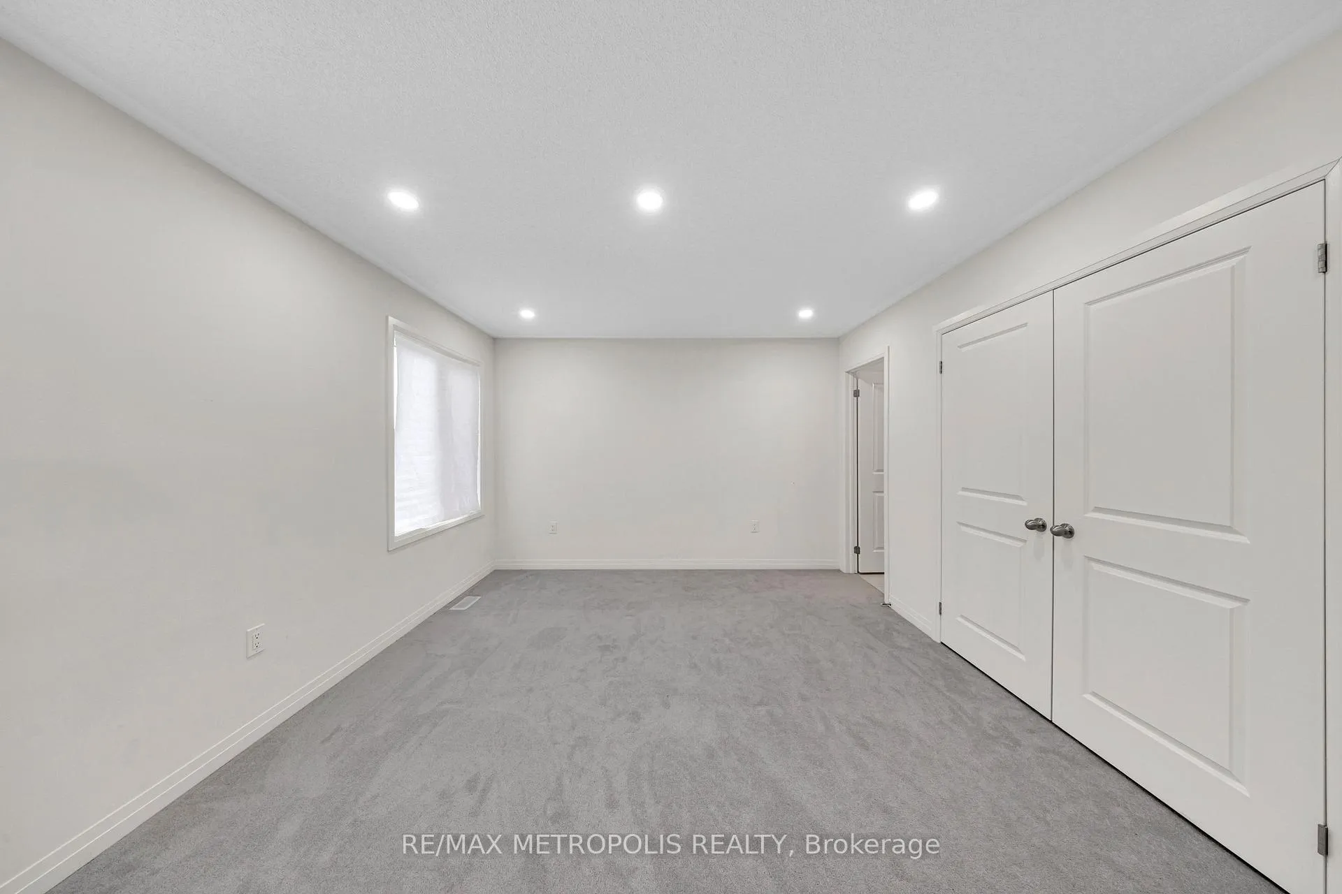 Photo 34 of 35 Clipper Lane, Clarington, Bowmanville — HOMEH