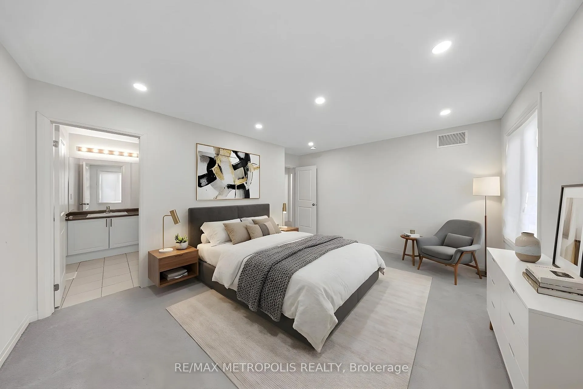 Photo 35 of 35 Clipper Lane, Clarington, Bowmanville — HOMEH