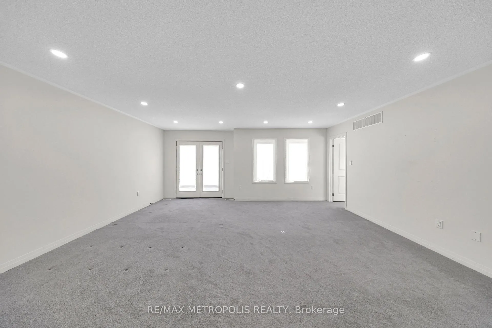 Photo 41 of 35 Clipper Lane, Clarington, Bowmanville — HOMEH