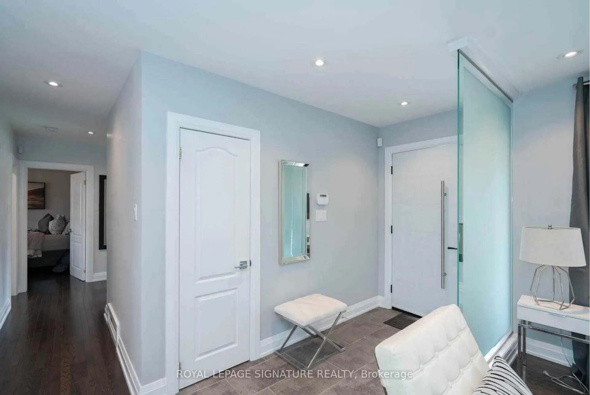 Photo 4 of 2 Groveland Crescent, North York, Parkwoods-Donalda — HOMEH