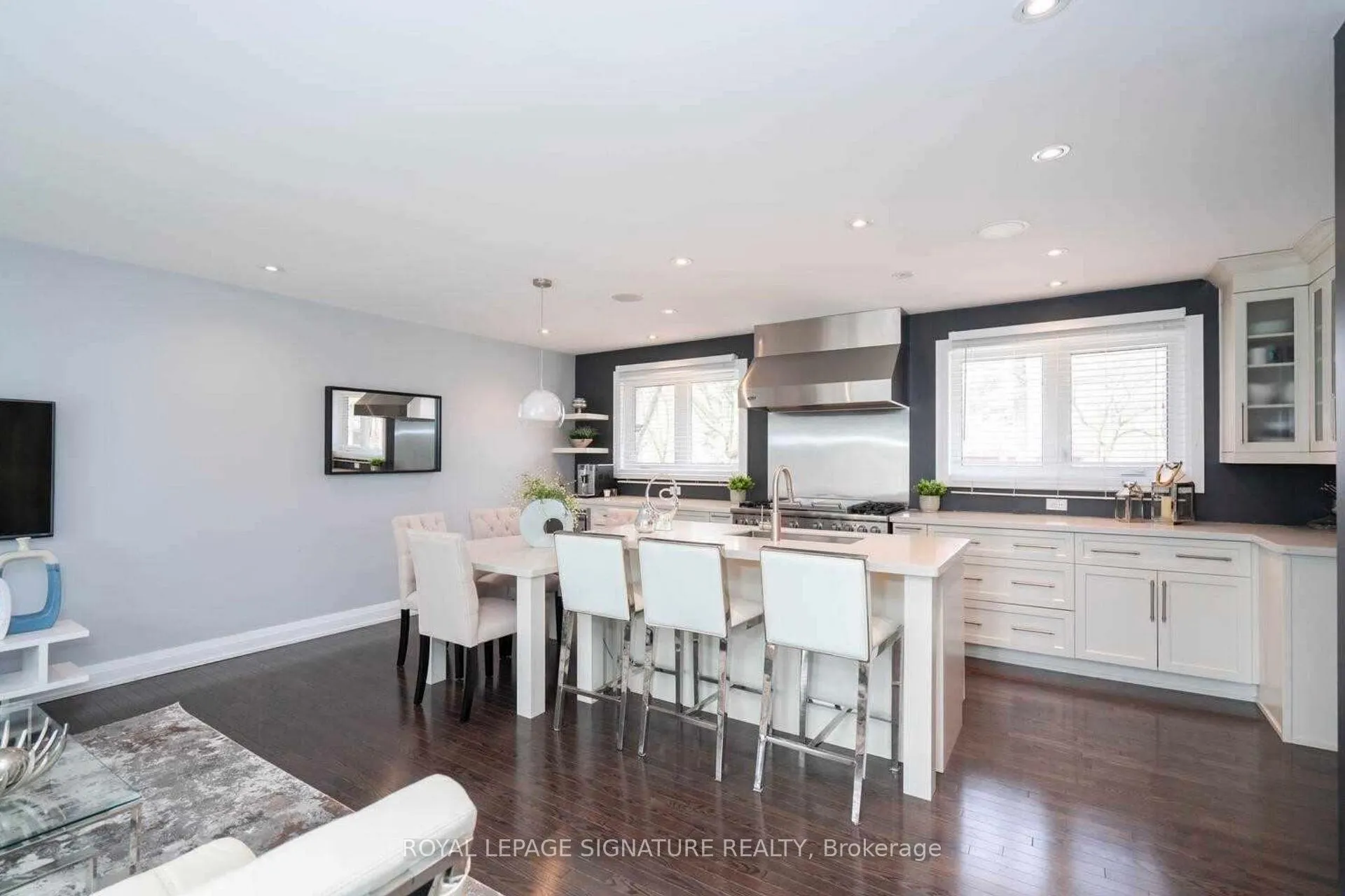 Photo 5 of 2 Groveland Crescent, North York, Parkwoods-Donalda — HOMEH
