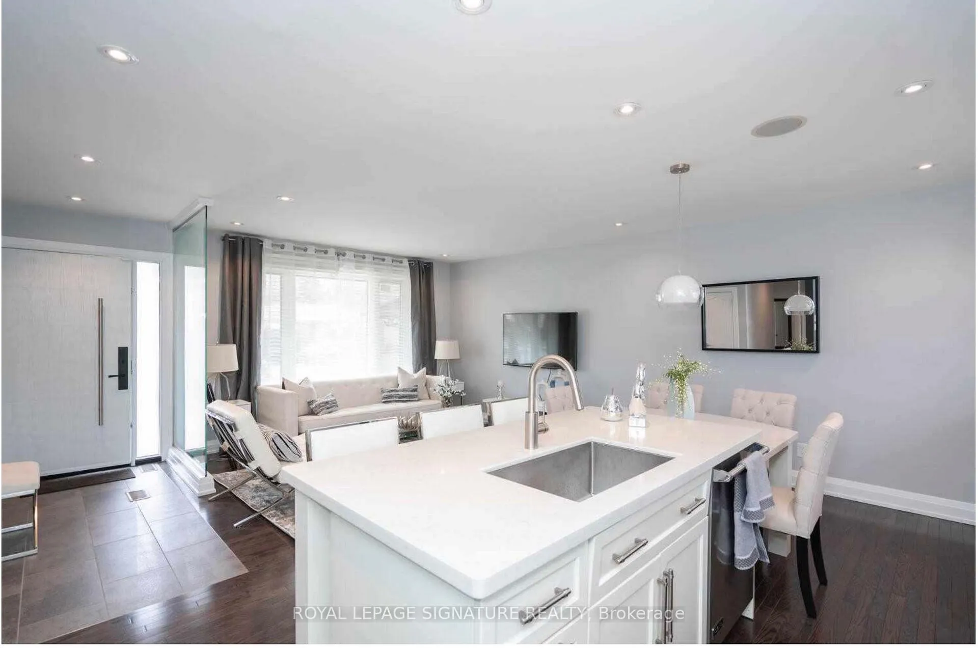 Photo 6 of 2 Groveland Crescent, North York, Parkwoods-Donalda — HOMEH
