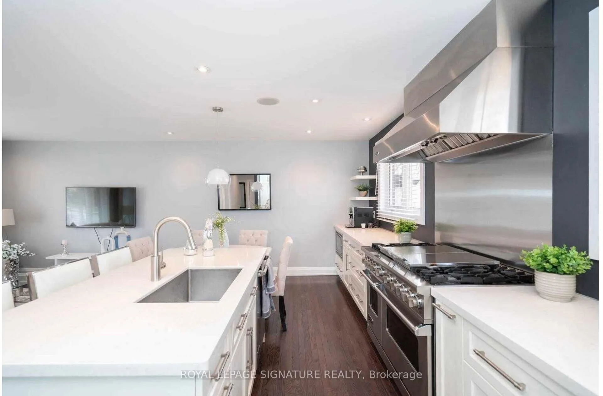 Photo 7 of 2 Groveland Crescent, North York, Parkwoods-Donalda — HOMEH