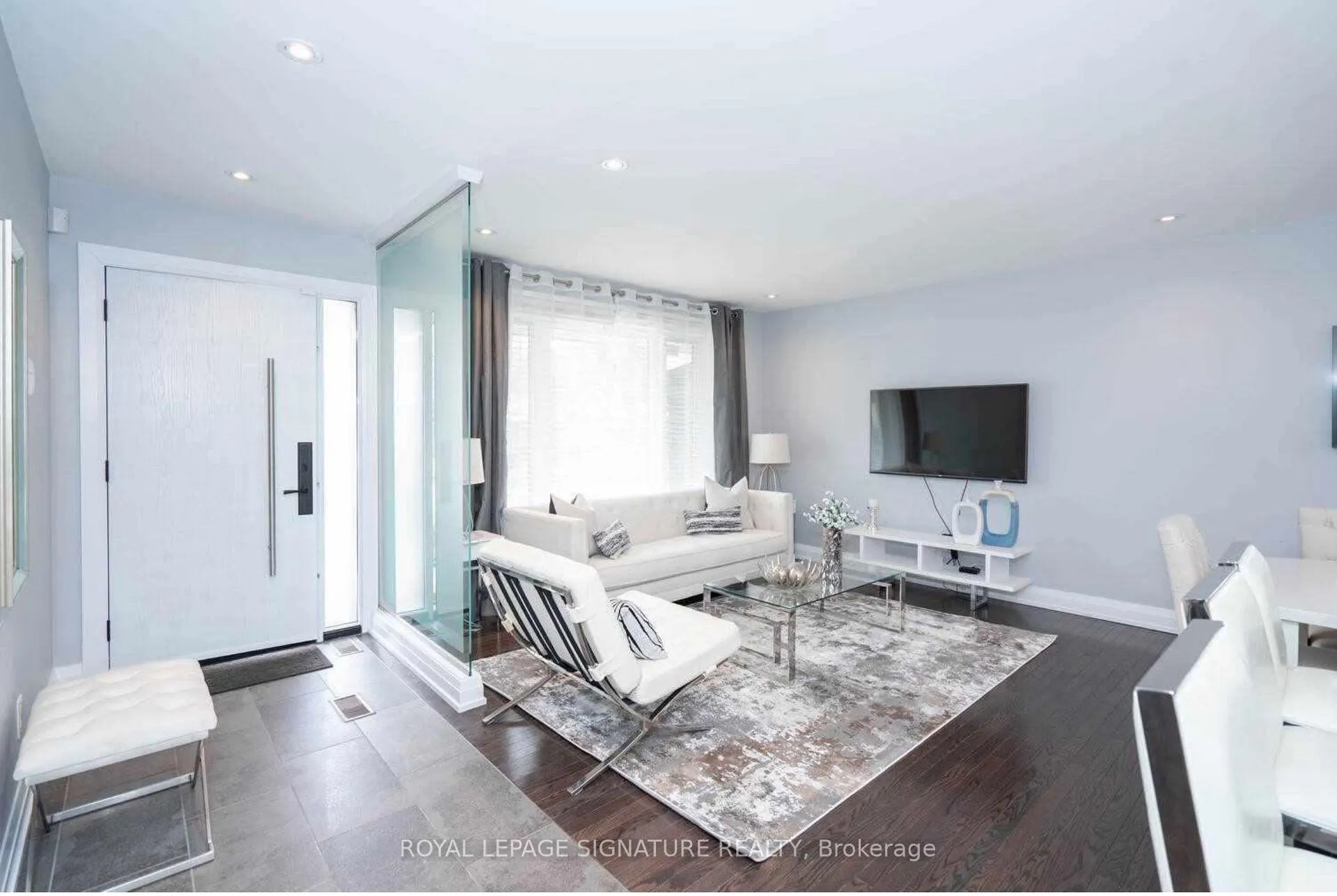 Photo 11 of 2 Groveland Crescent, North York, Parkwoods-Donalda — HOMEH