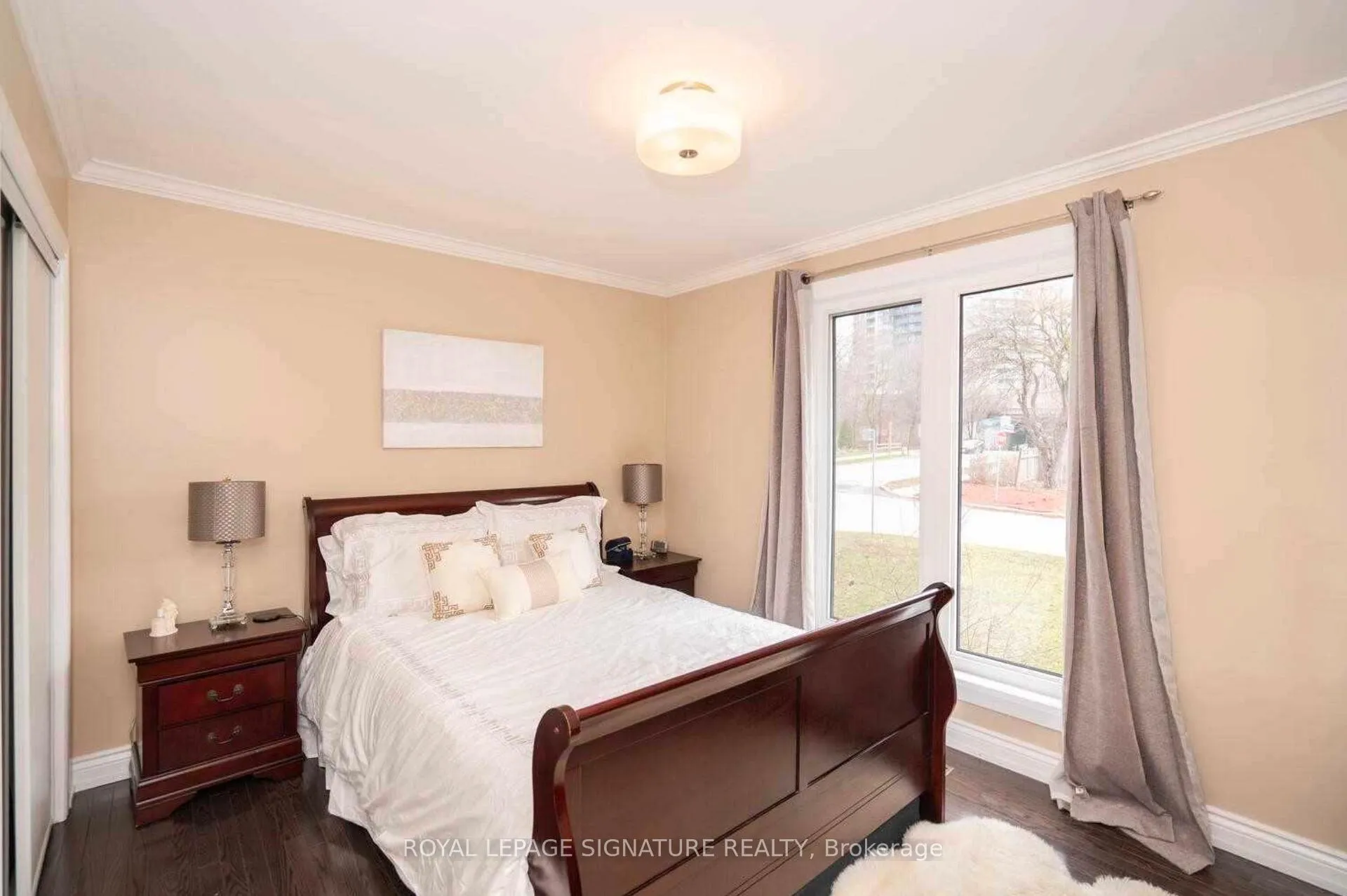 Photo 13 of 2 Groveland Crescent, North York, Parkwoods-Donalda — HOMEH