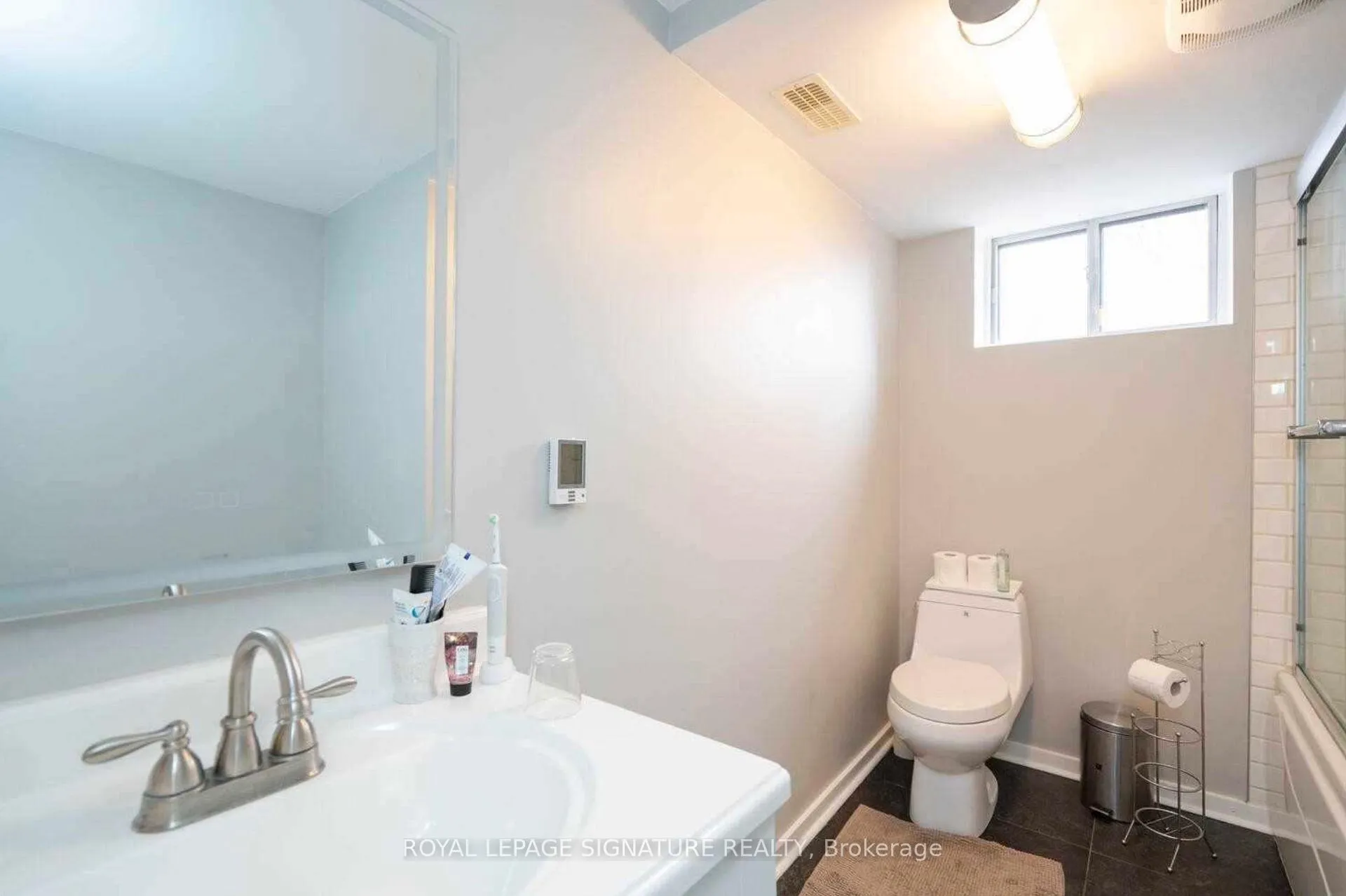 Photo 19 of 2 Groveland Crescent, North York, Parkwoods-Donalda — HOMEH