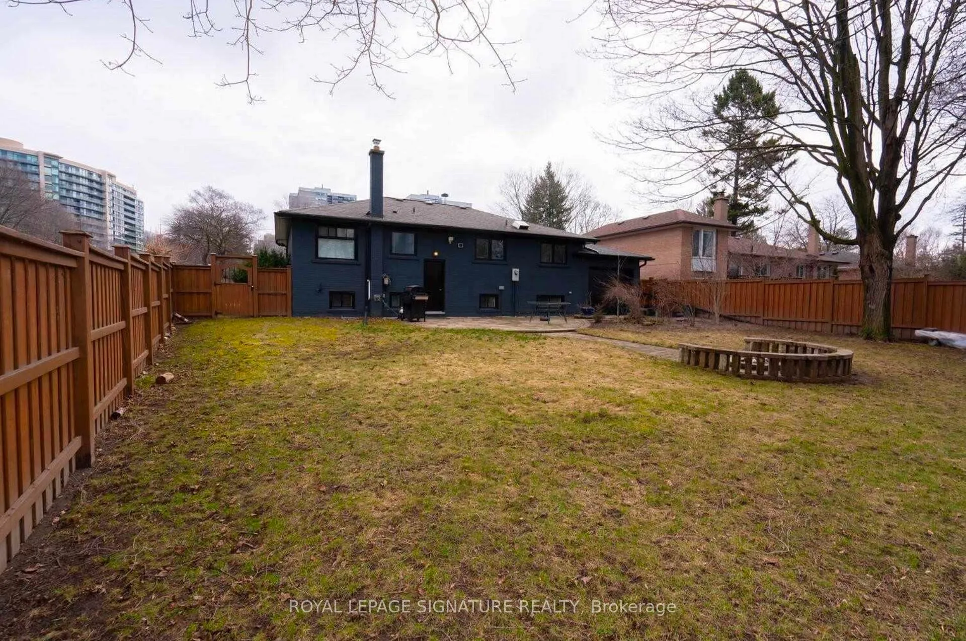 Photo 21 of 2 Groveland Crescent, North York, Parkwoods-Donalda — HOMEH