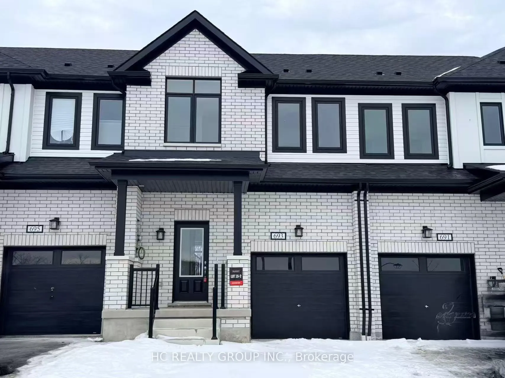 Photo 3 of 693 Ribstone Court, Oshawa, Pinecrest — HOMEH