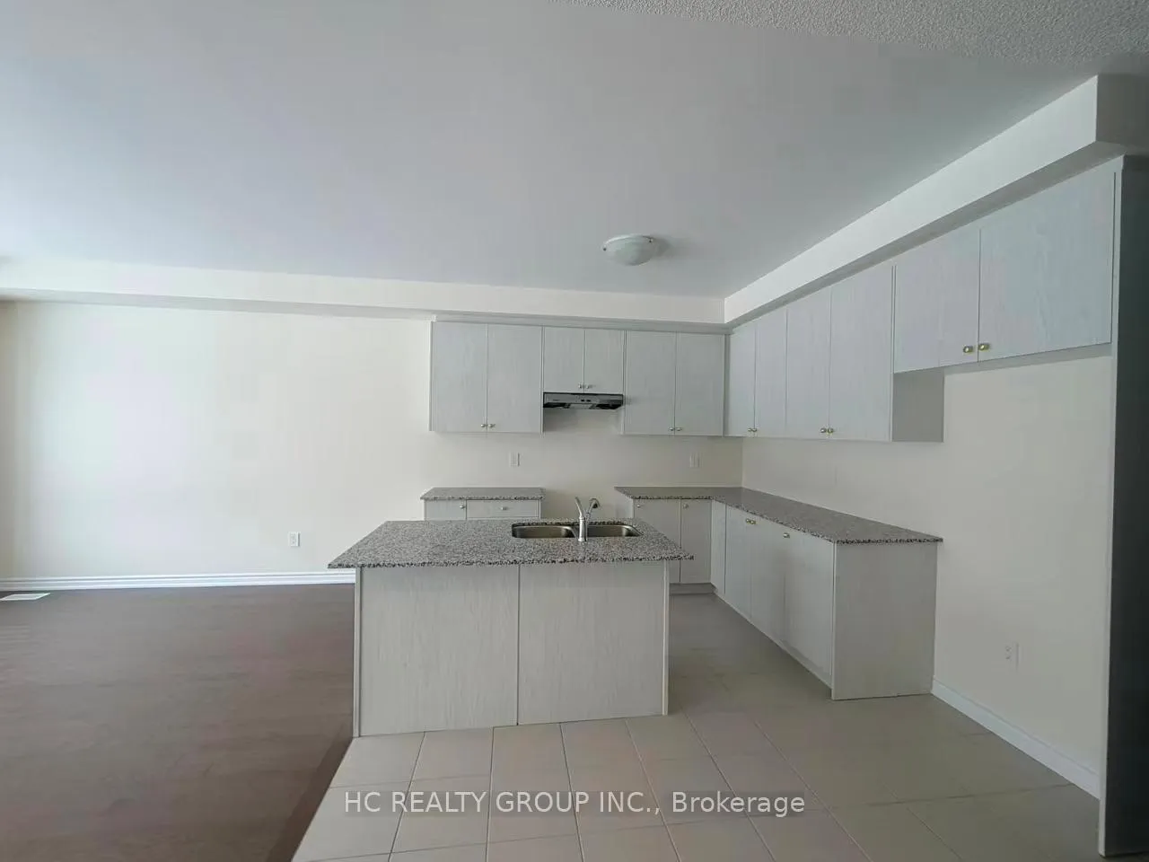 Photo 4 of 693 Ribstone Court, Oshawa, Pinecrest — HOMEH