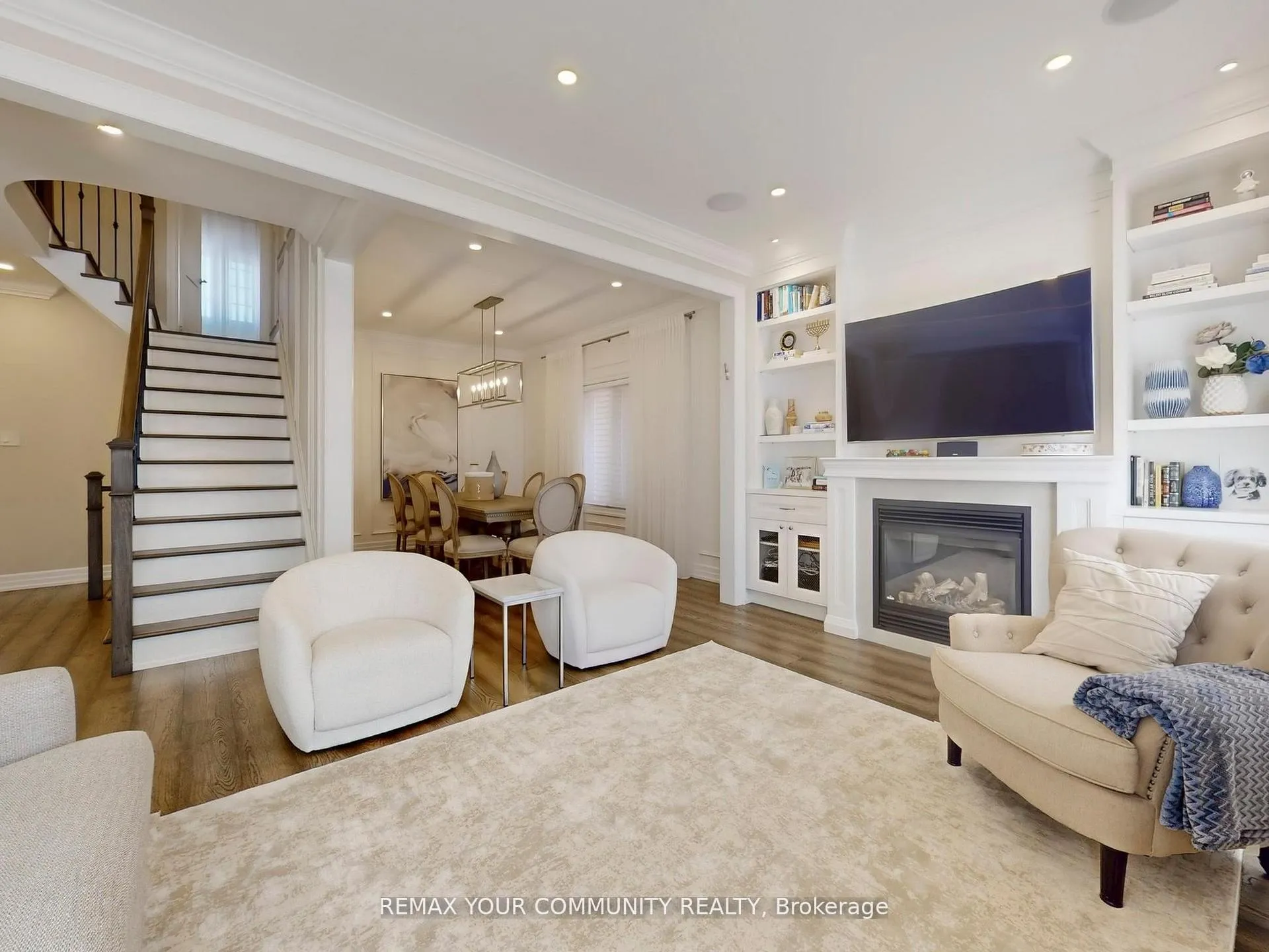 Photo 8 of 32 D'Eva Drive, Vaughan, Patterson — HOMEH