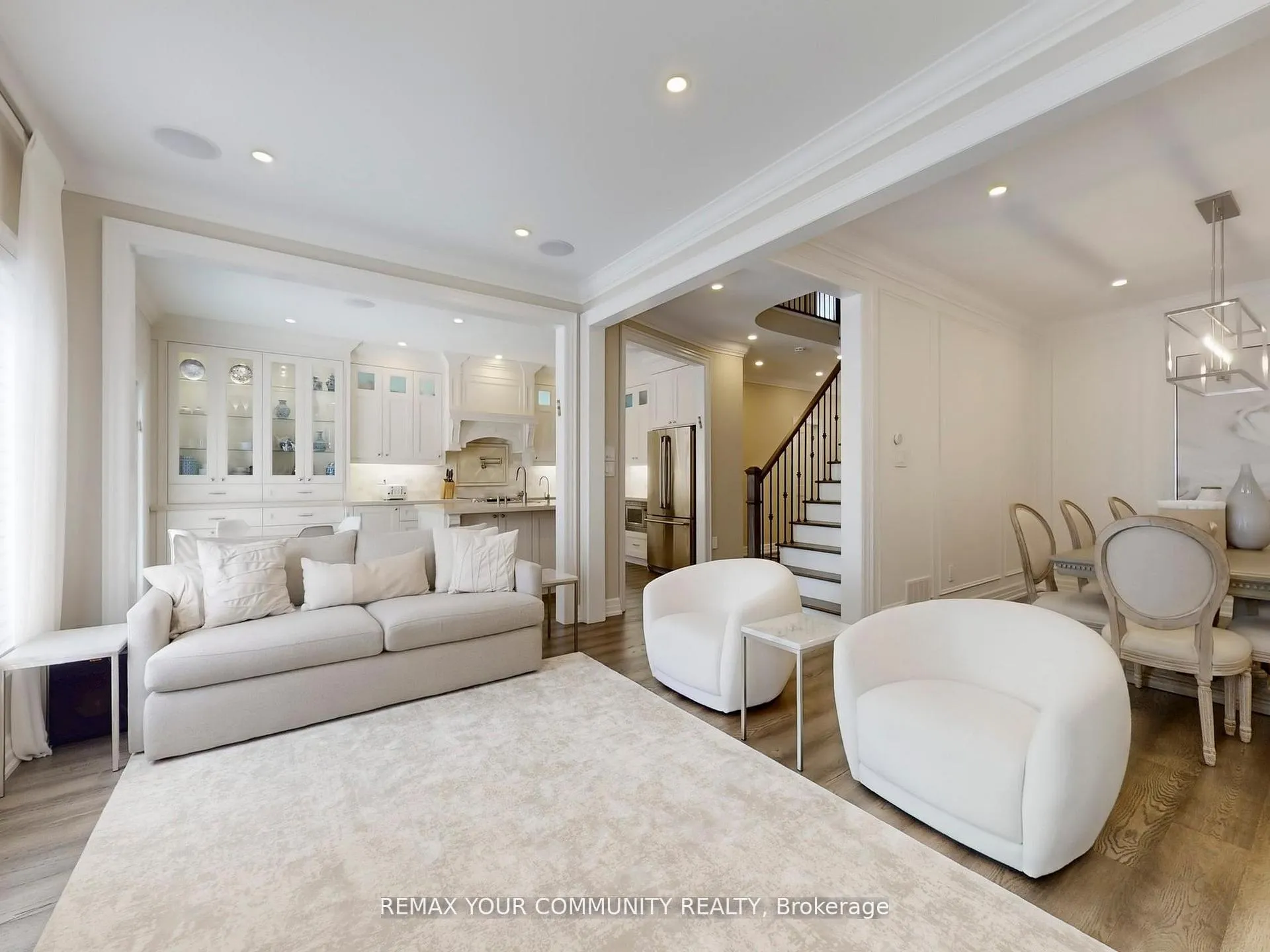 Photo 9 of 32 D'Eva Drive, Vaughan, Patterson — HOMEH