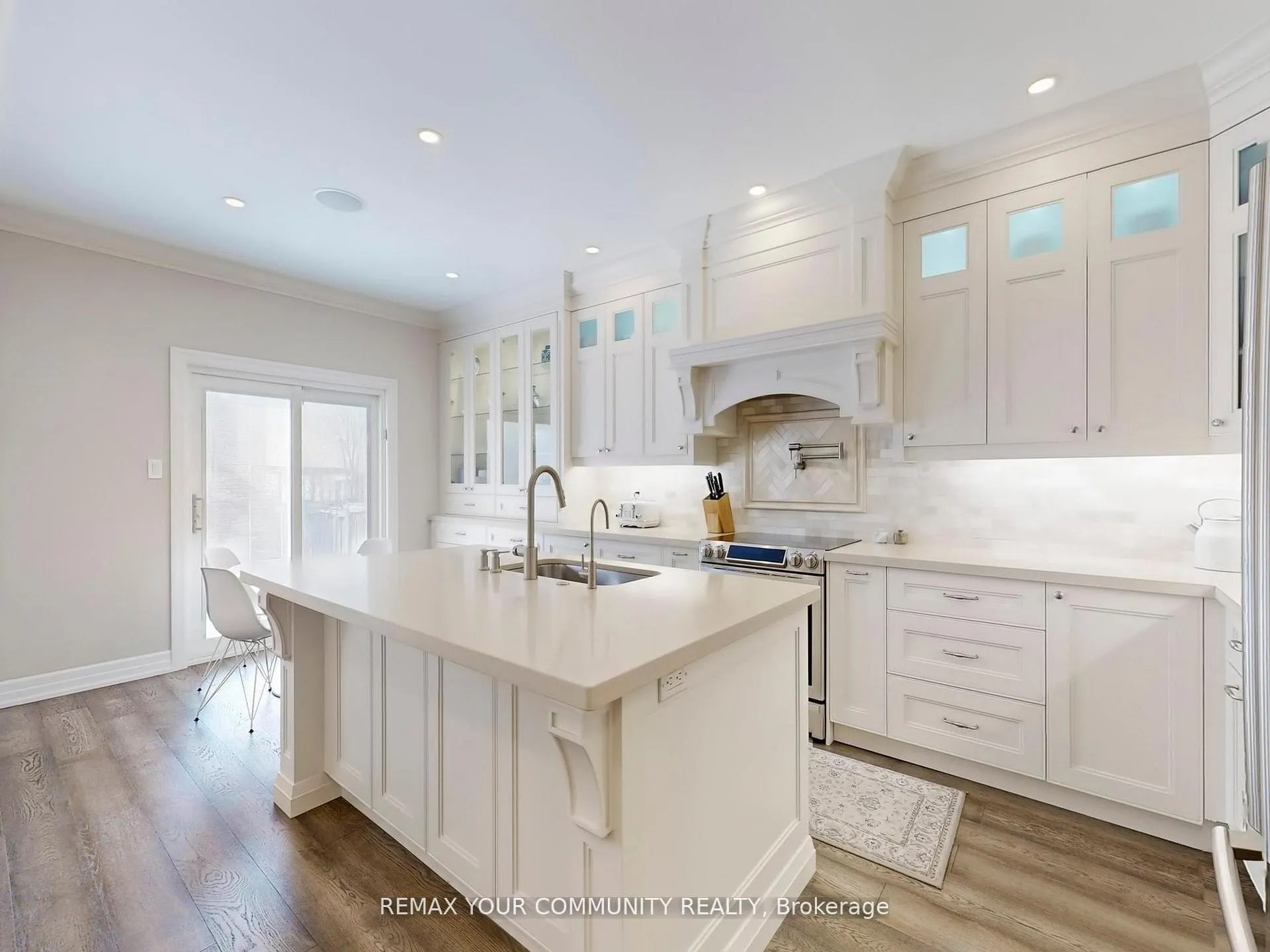 Photo 10 of 32 D'Eva Drive, Vaughan, Patterson — HOMEH