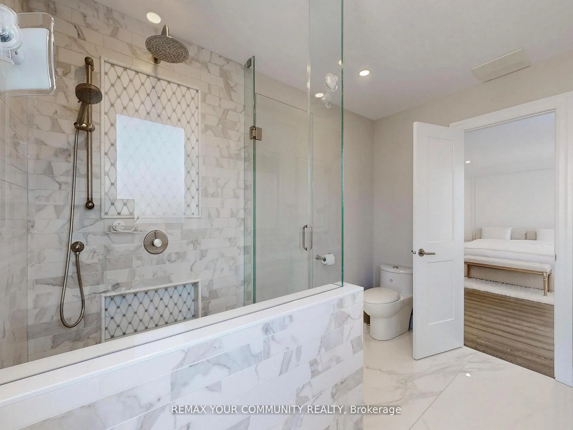 Photo 28 of 32 D'Eva Drive, Vaughan, Patterson — HOMEH