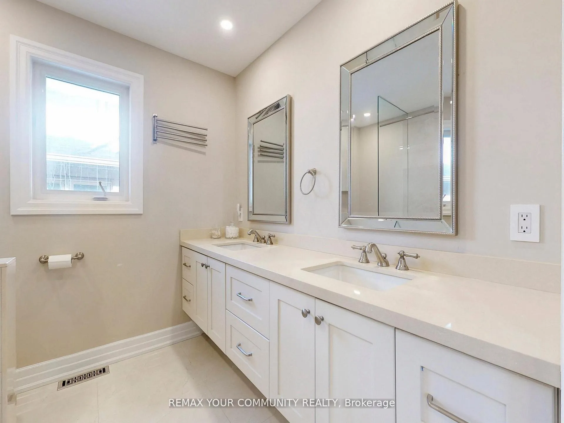 Photo 33 of 32 D'Eva Drive, Vaughan, Patterson — HOMEH