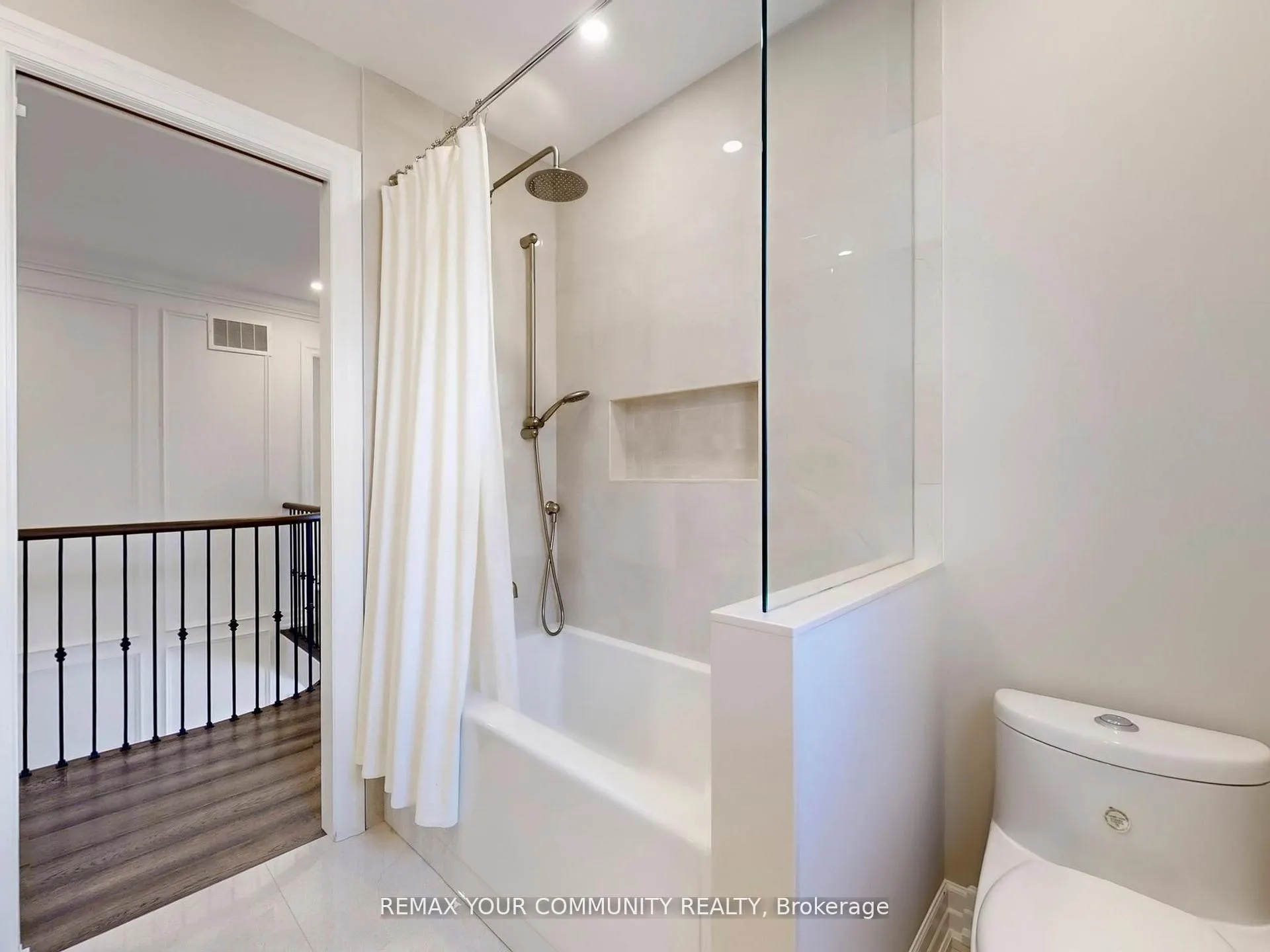 Photo 34 of 32 D'Eva Drive, Vaughan, Patterson — HOMEH
