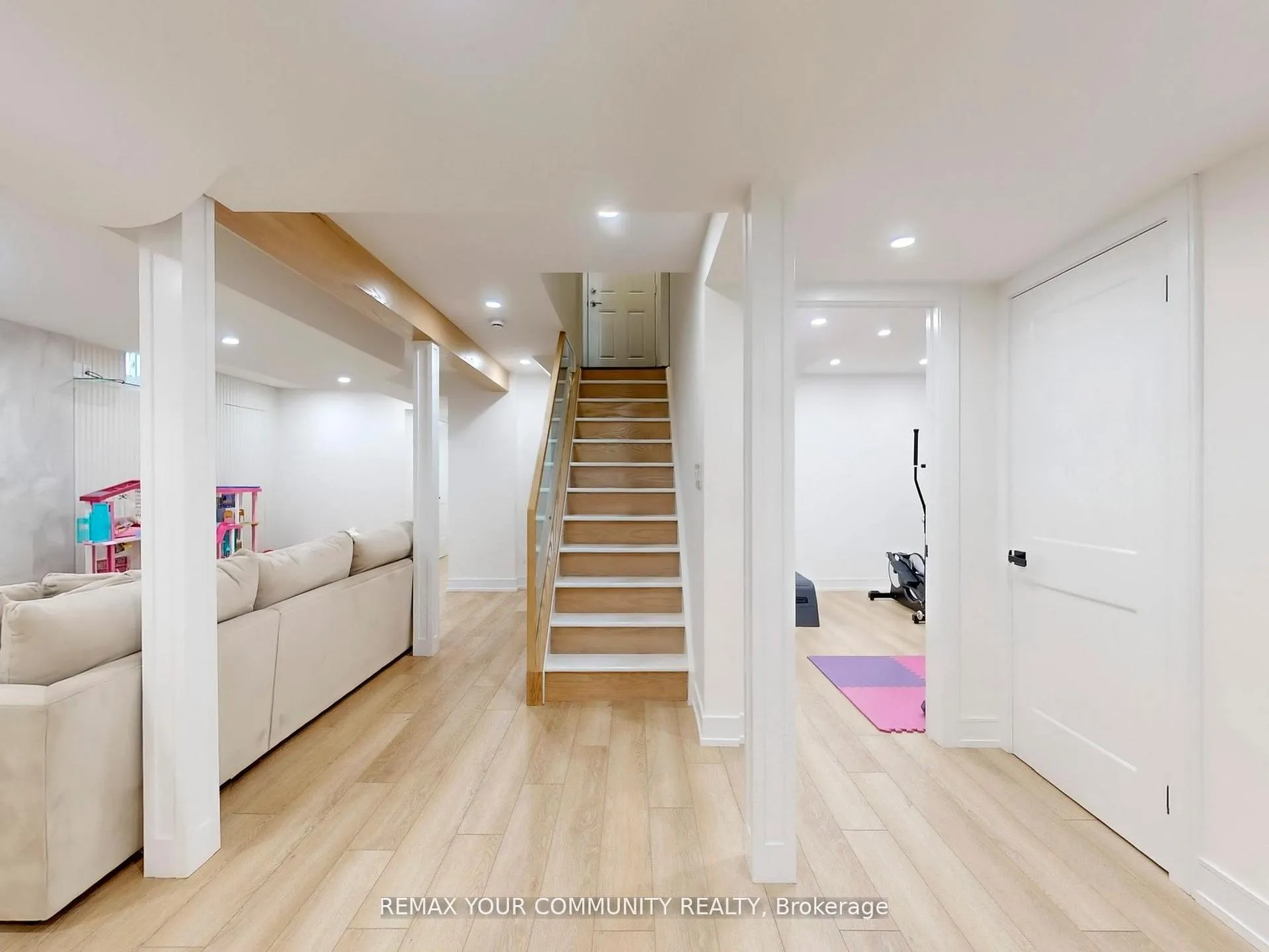 Photo 35 of 32 D'Eva Drive, Vaughan, Patterson — HOMEH