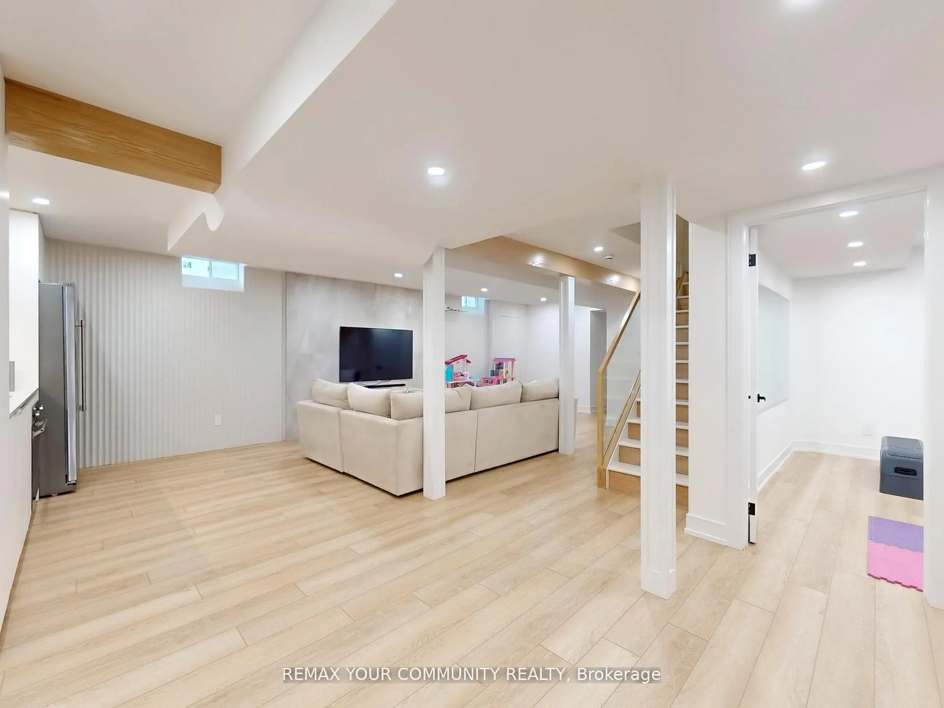 Photo 36 of 32 D'Eva Drive, Vaughan, Patterson — HOMEH
