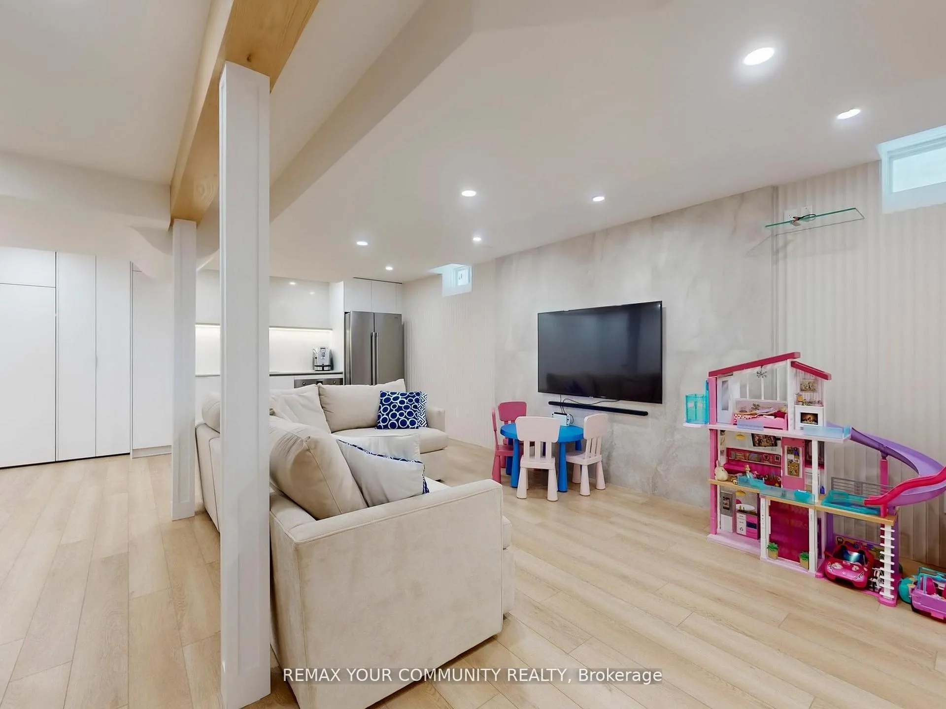 Photo 38 of 32 D'Eva Drive, Vaughan, Patterson — HOMEH