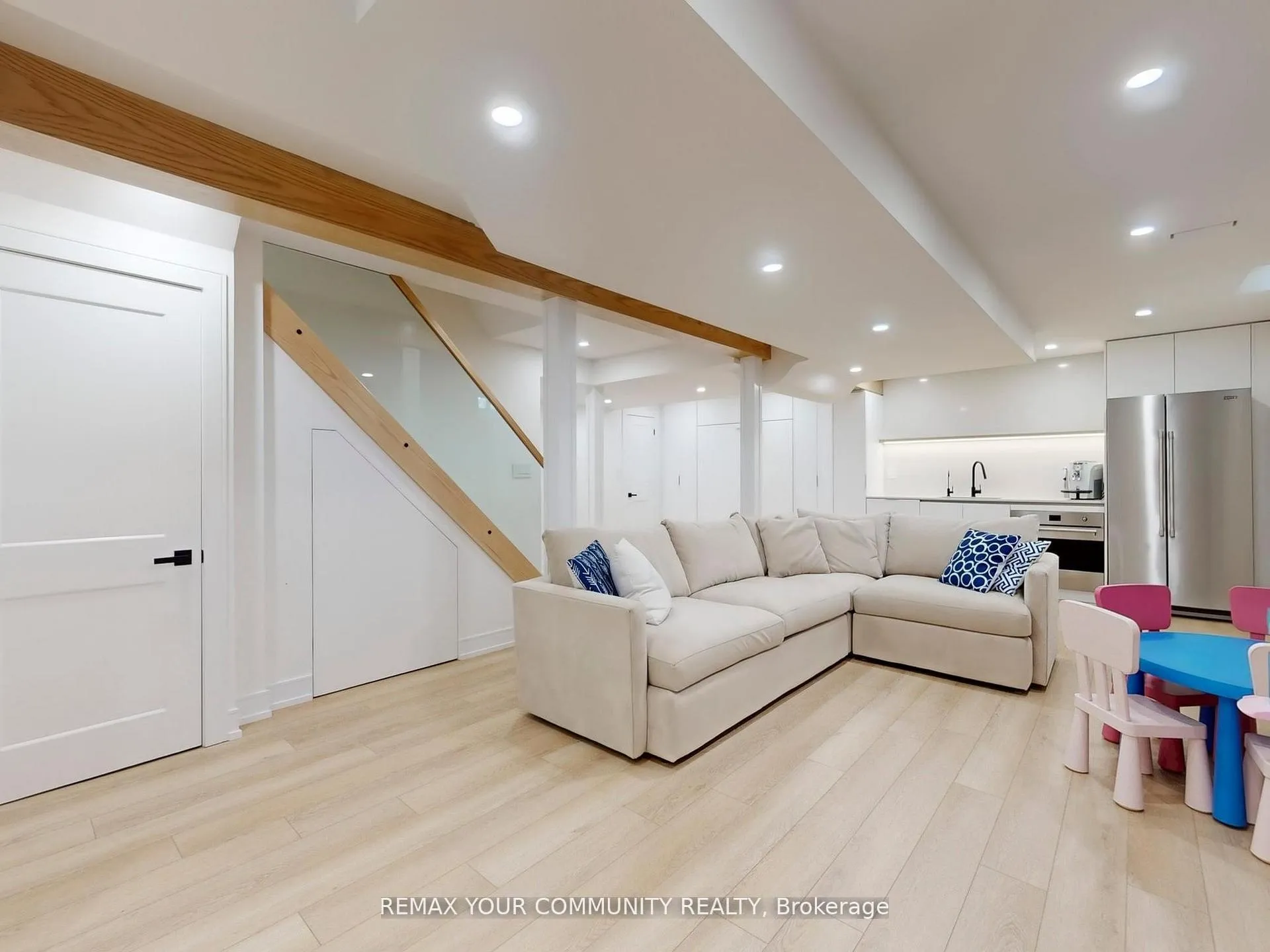 Photo 39 of 32 D'Eva Drive, Vaughan, Patterson — HOMEH