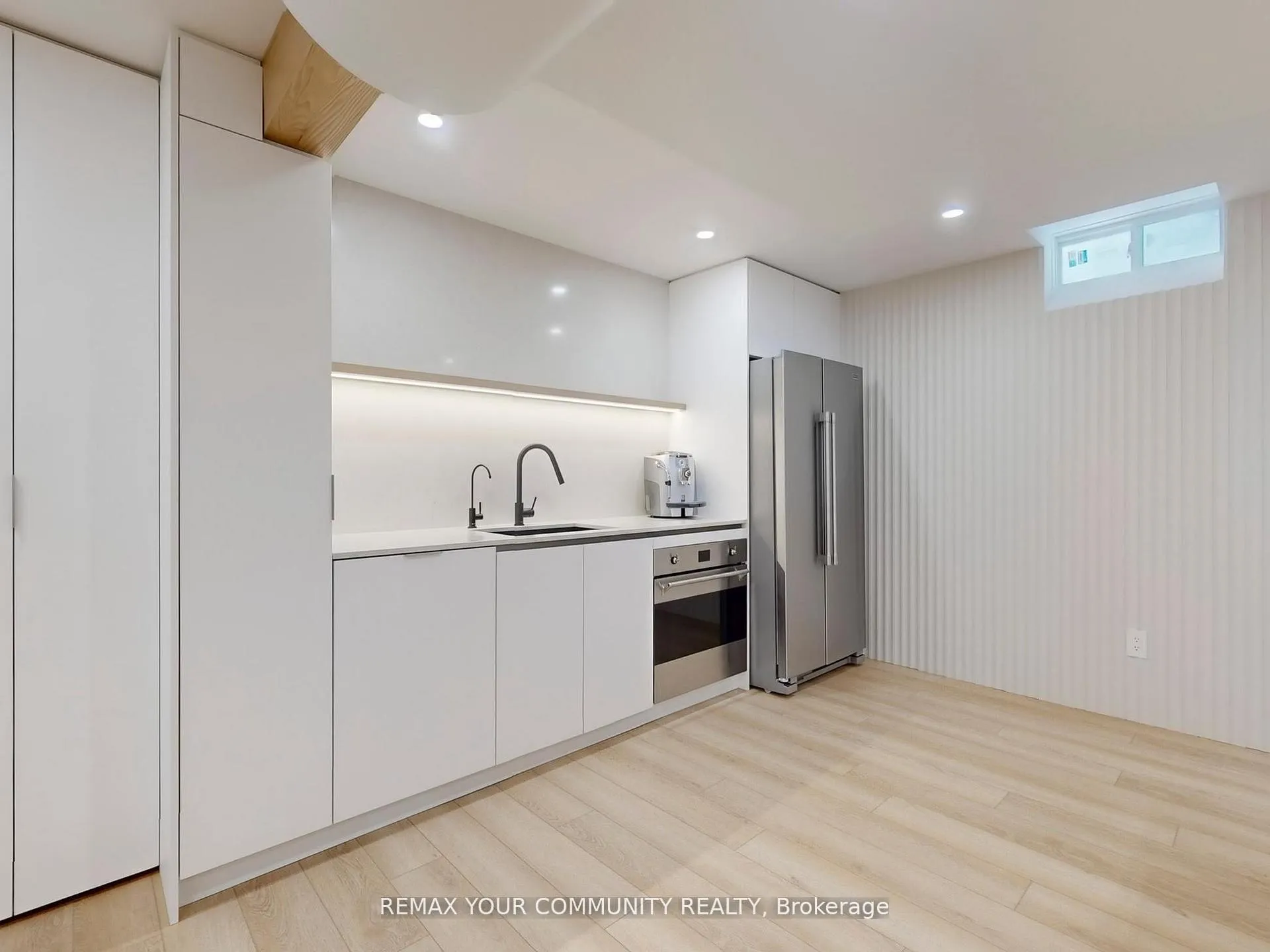 Photo 41 of 32 D'Eva Drive, Vaughan, Patterson — HOMEH