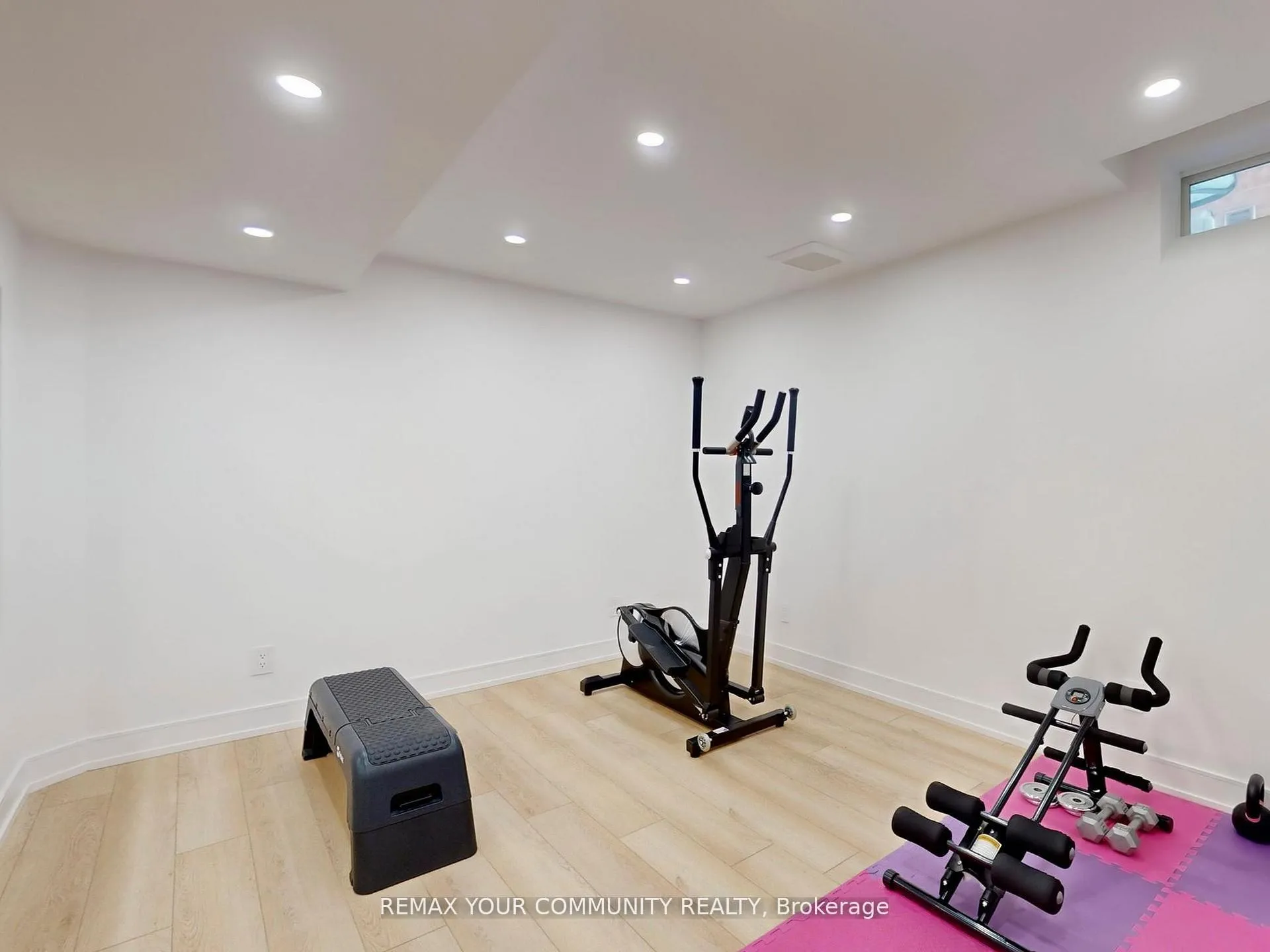 Photo 42 of 32 D'Eva Drive, Vaughan, Patterson — HOMEH