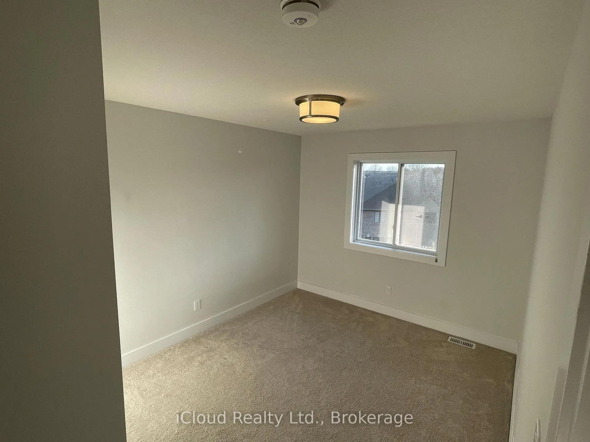 Photo 10 of 167 Forest Creek Drive, Kitchener — HOMEH