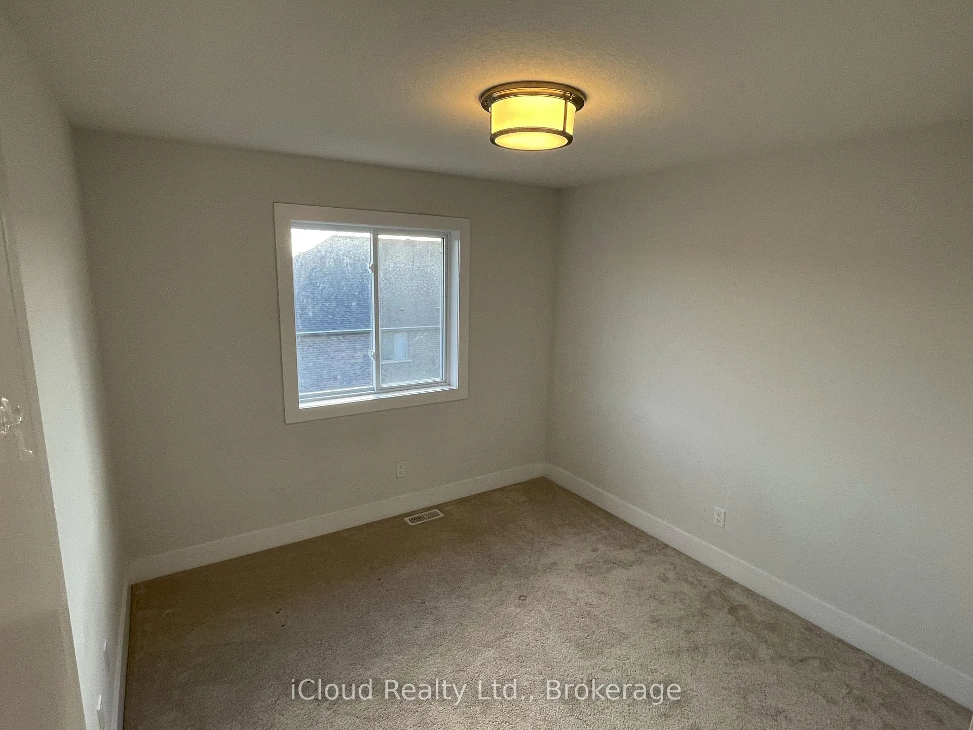 Photo 11 of 167 Forest Creek Drive, Kitchener — HOMEH