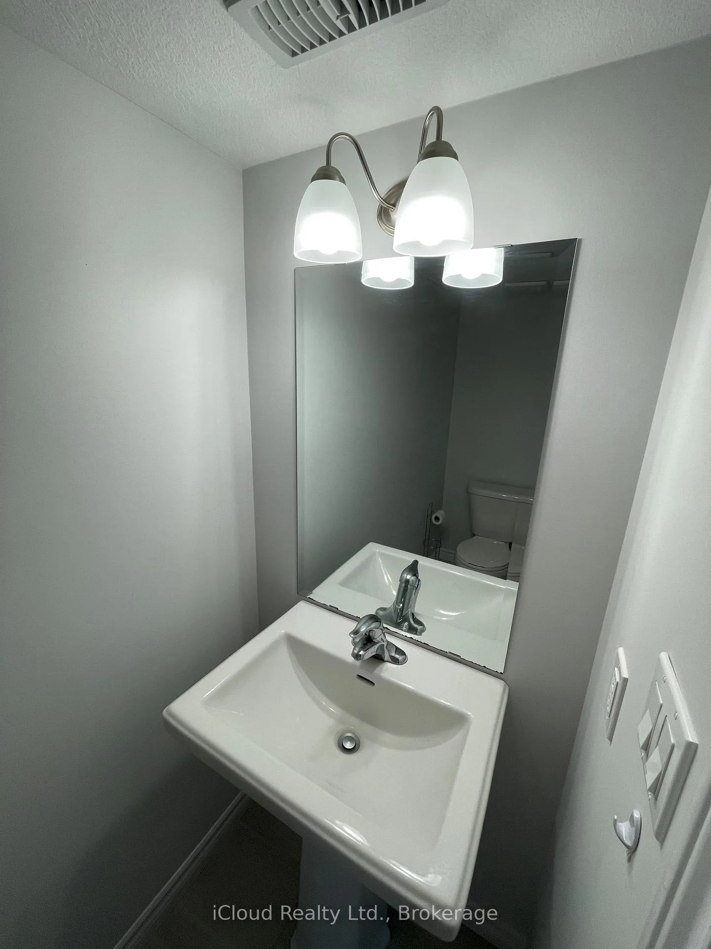 Photo 18 of 167 Forest Creek Drive, Kitchener — HOMEH