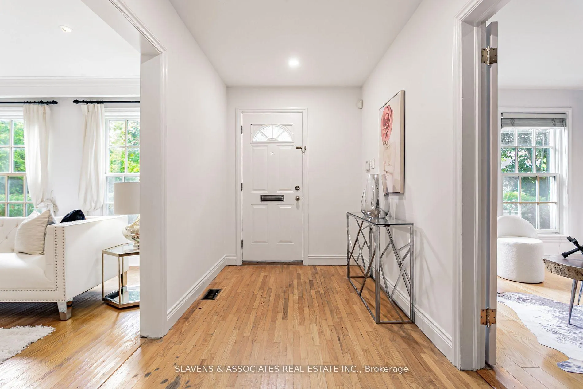 Photo 3 of 123 Lord Seaton Road, North York, St. Andrew-Windfields — HOMEH