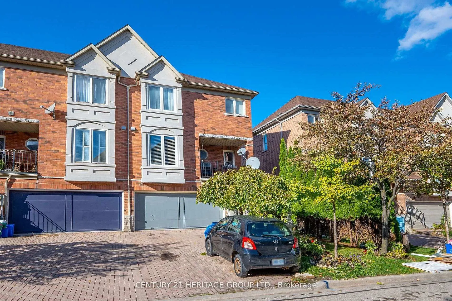Photo 2 of 18 Orchid Road, Markham, Commerce Valley — HOMEH