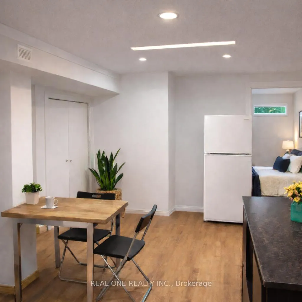 Photo 4 of 37 Middleton Court, Markham, Milliken Mills West — HOMEH