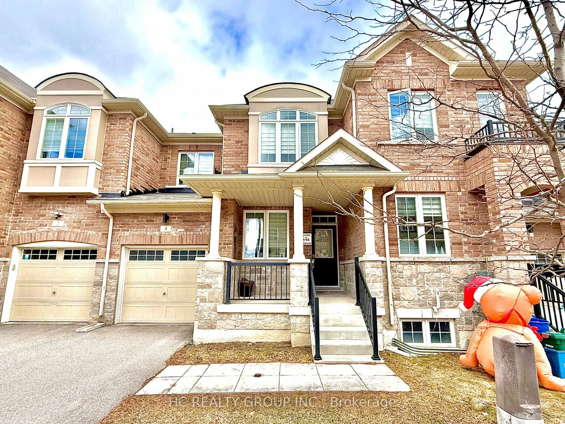 Front of 4 Sand Hill Mews