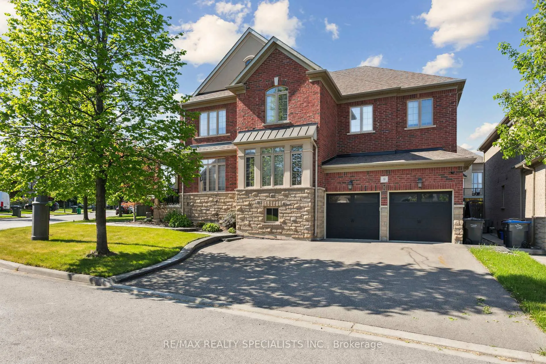 Photo 2 of 9 Flanders Road, Brampton, Credit Valley — HOMEH