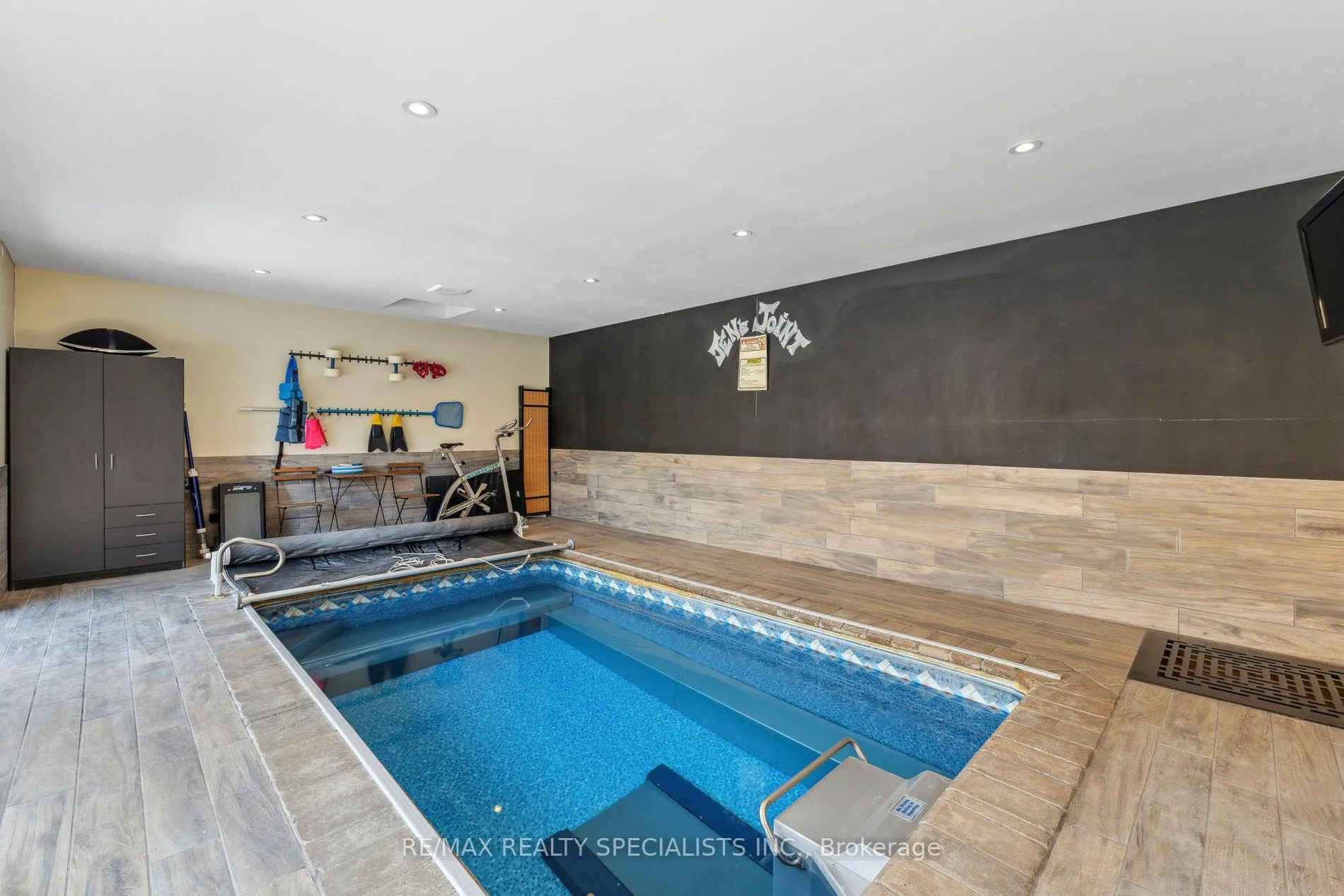 Photo 6 of 9 Flanders Road, Brampton, Credit Valley — HOMEH