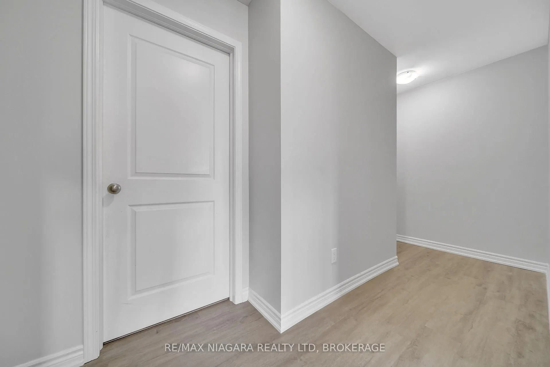 Photo 16 of 178 Broadway Lane, Welland, Broadway — HOMEH